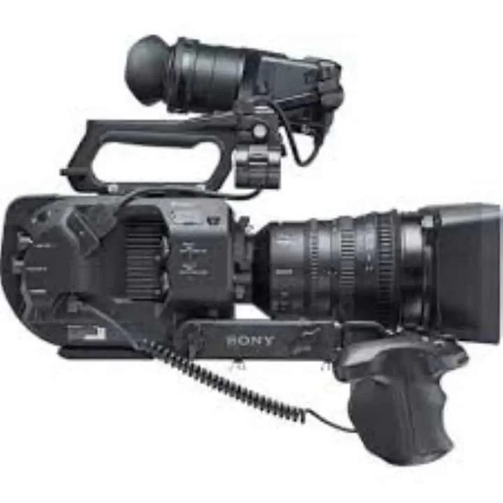 PXW-FS7 MKII 4K HDR Camcorder with Starter Bundle 8K Ima Resolution 40x Optical Zoom MicroSD Media Type Instant Discount