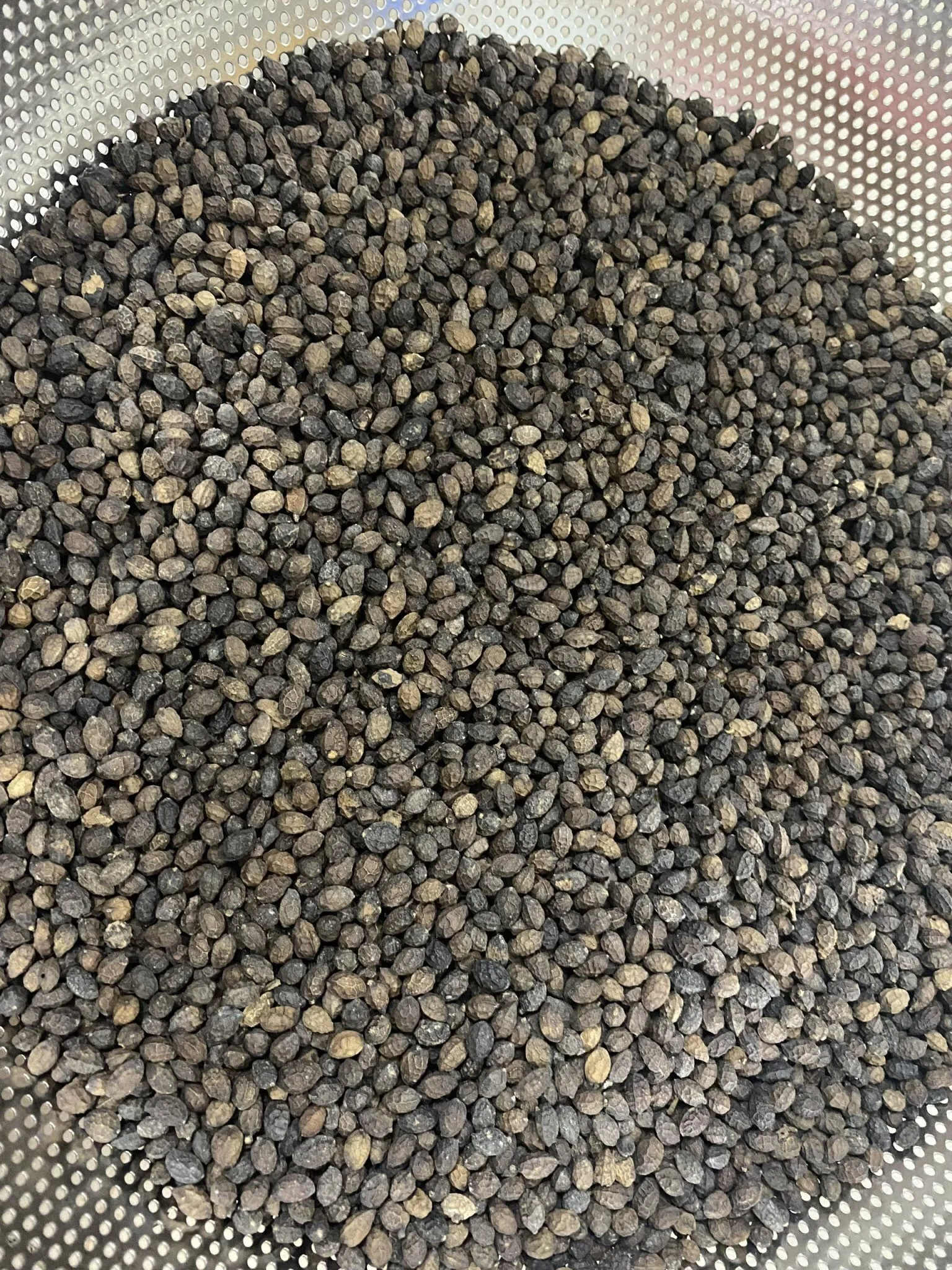 Crushed papaya seeds help treat acne