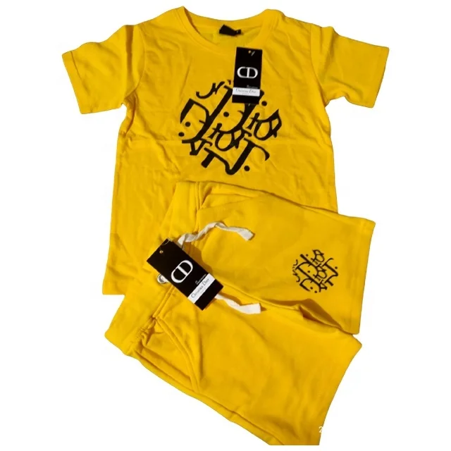 Футболка и брюки для мальчиков взрослых