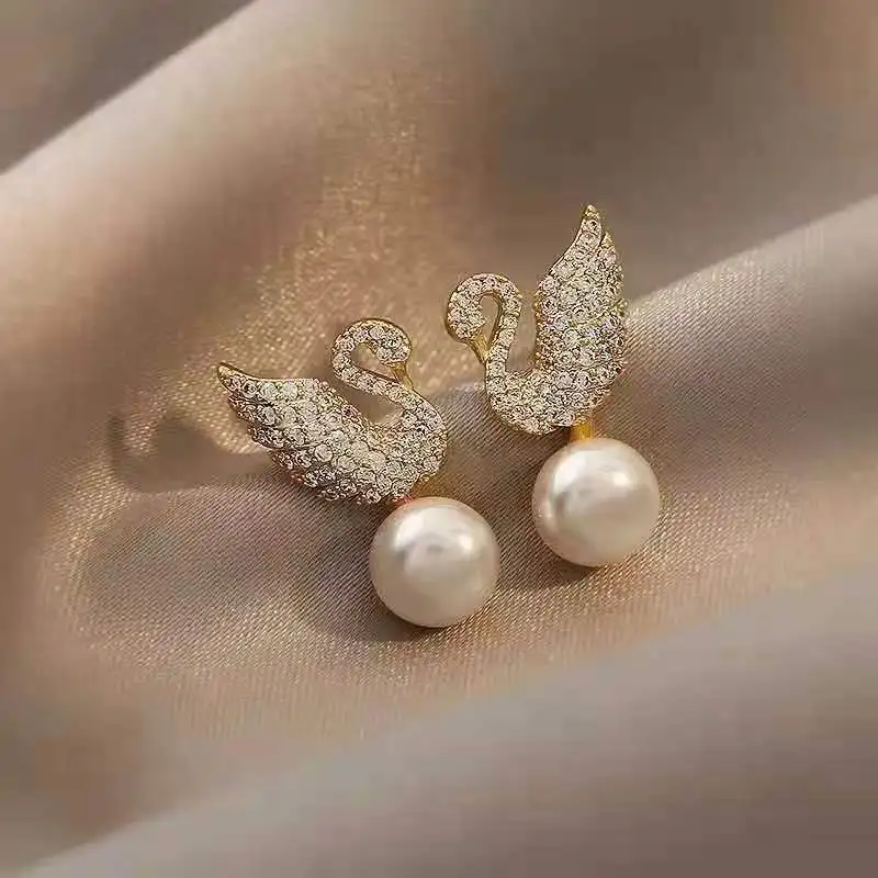 2022 Jewelry Simple Korean Fashion Flower Zircon Design Glass White Pearl Stud Earrings Women