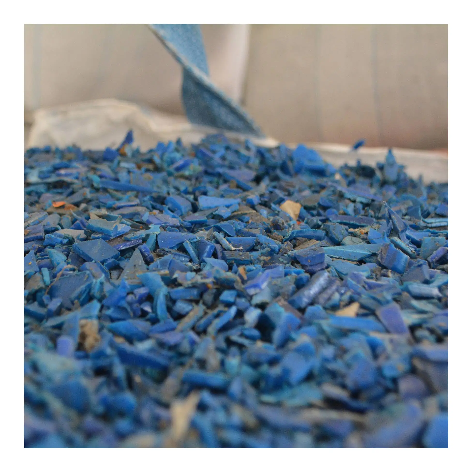 High Quality Recycled High Density Polyethylene HDPE Scrap Clean Recycled HDPE Blue Drum Regrind Polyethylene Resin Raw Material