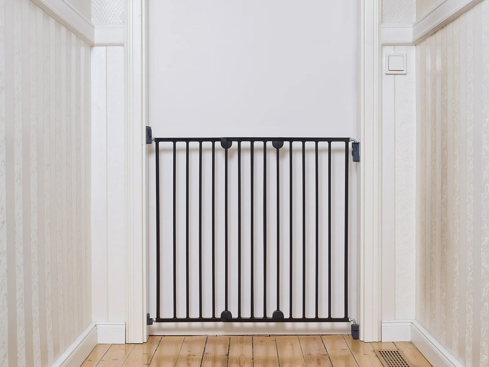 High Quality Retractable Iron Baby Safety Gates New Model Metal Security Fence for Stairs Wholesale Kid Protection Made Turkey