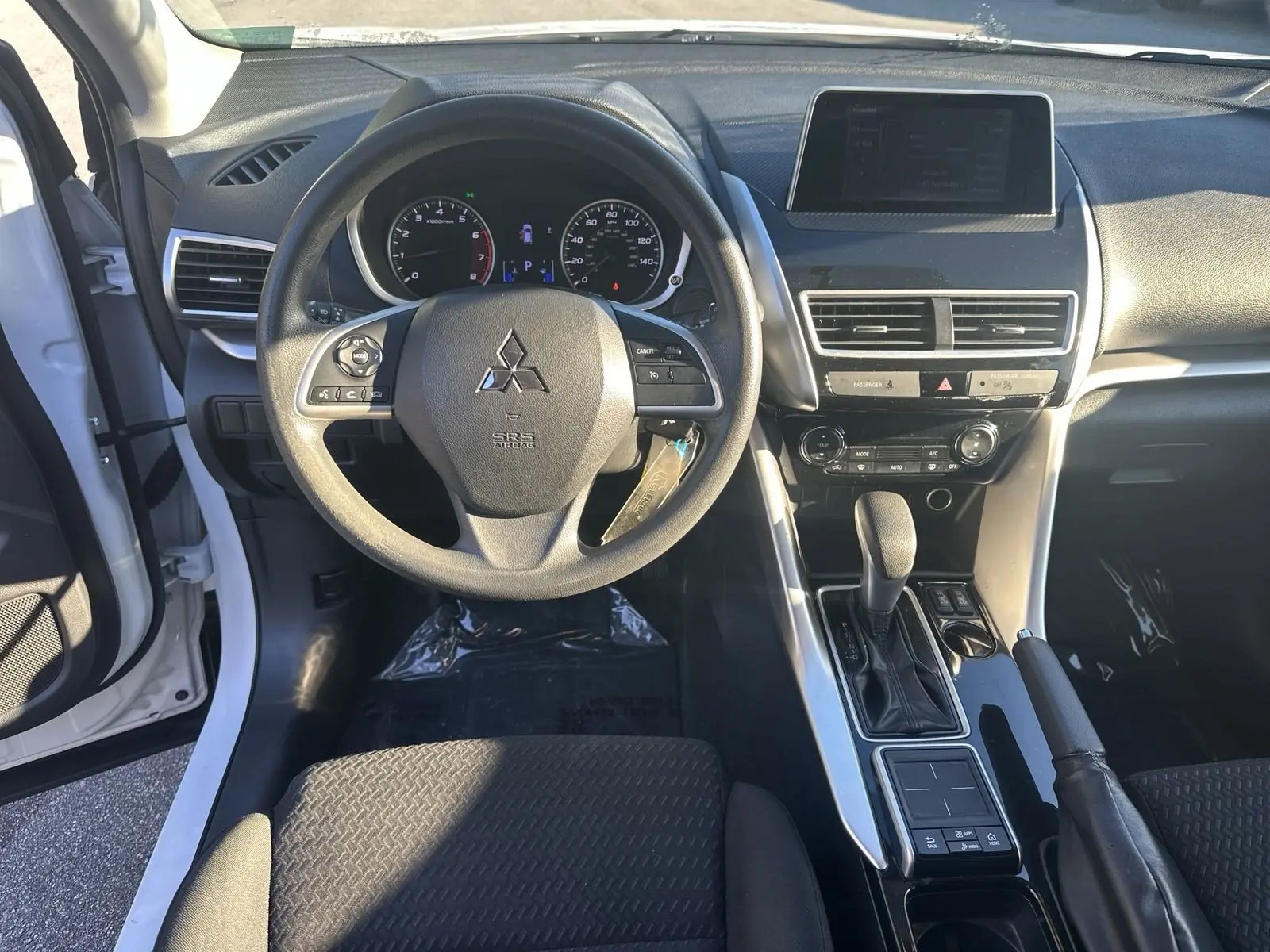 Используется 2020 Mitsubishi Eclipse Cross LE