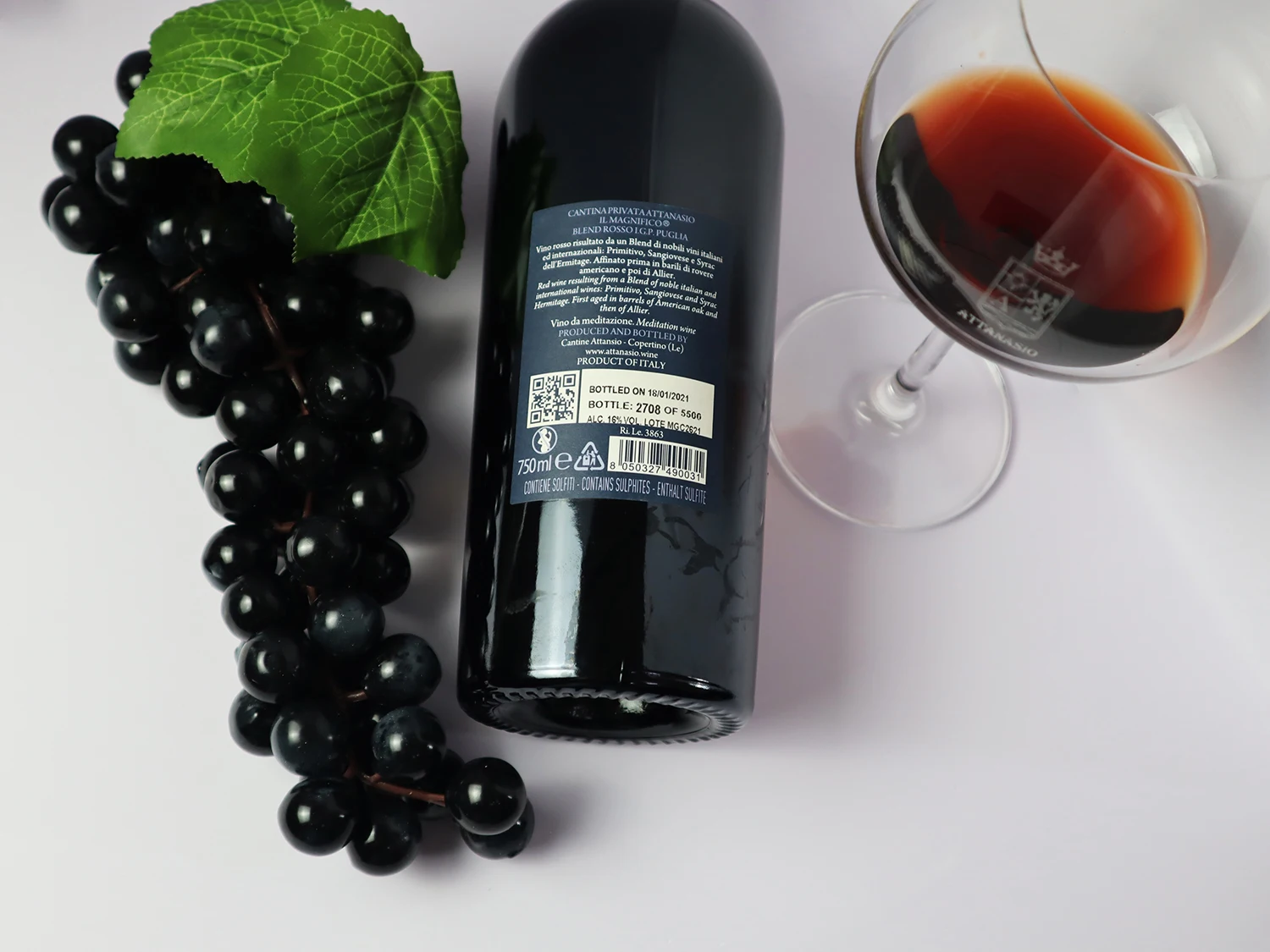 Вкус напитков, вкусные ароматы, черные вишни, сухая столовая установка, итальянский Attanasio Il magniтрение, ограниченное издание, вино из Италии