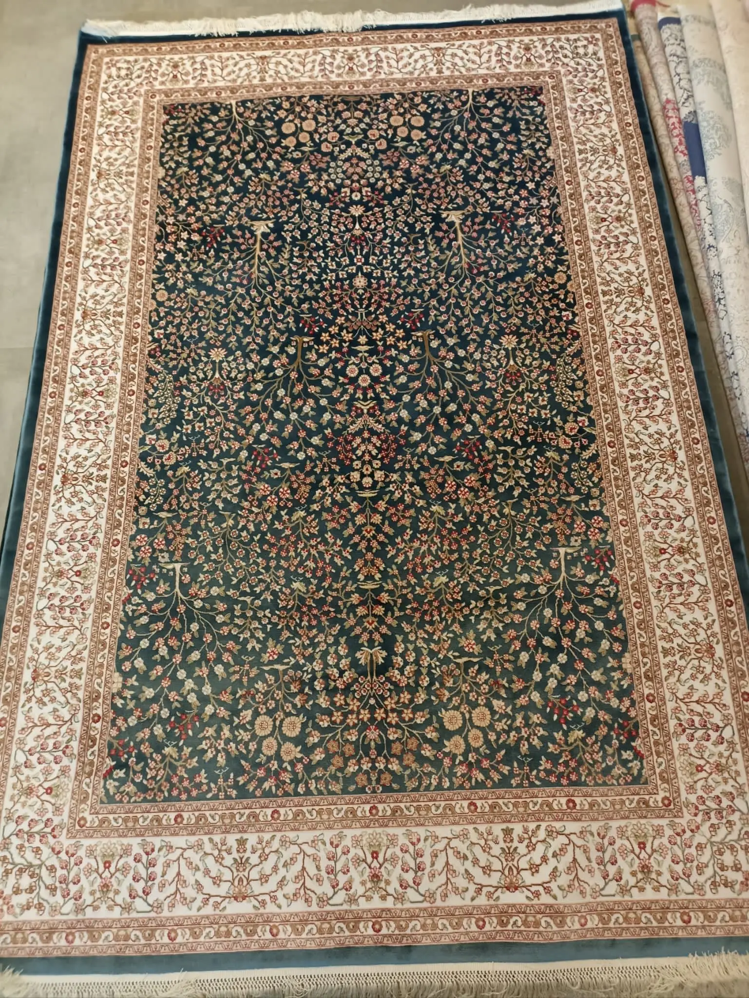 Area Rugs made silk viscose yarn