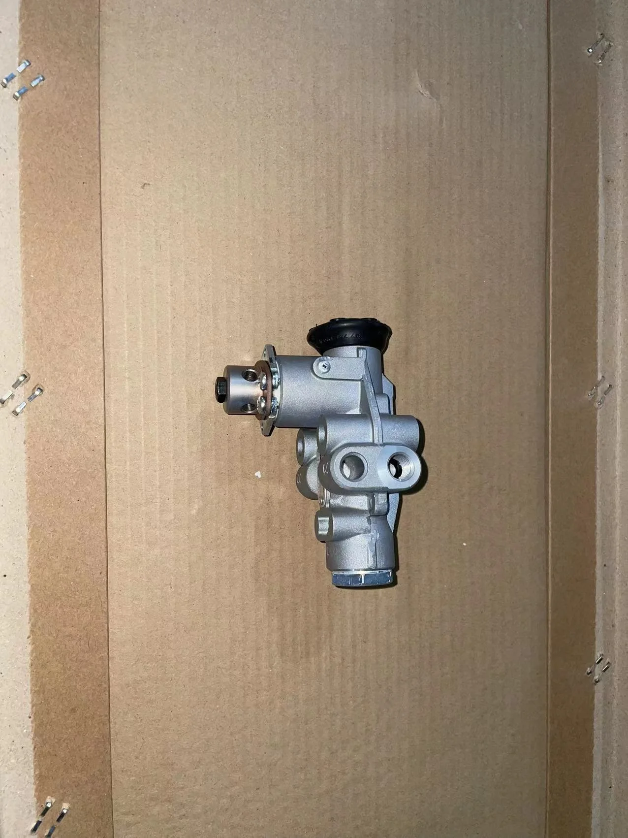 Original wabco 4640023300 4640023330 4640023340 Leveling Valve KAMAZ 5490 54901 6580 V-OLVO S-CANIA DAF European truck Parts