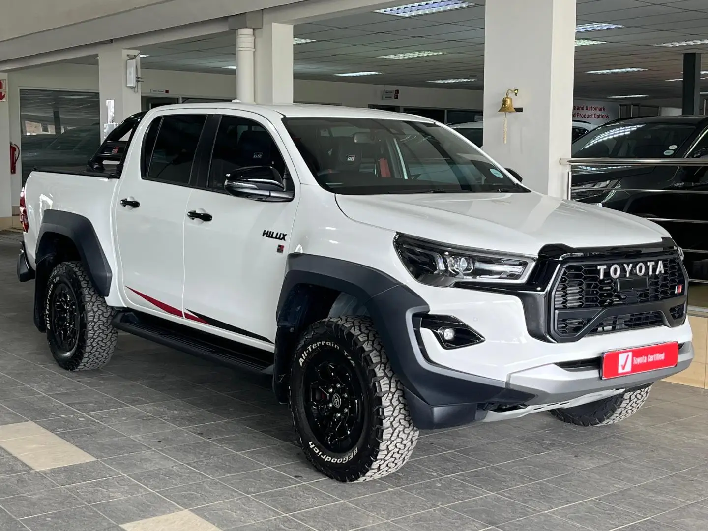 Подержанный 2019-2024 Toyota Hilux двойная кабина б/у механическая коробка передач газовое топливо 8л металлический багажник на крышу тканевые сиденья AWD RHD