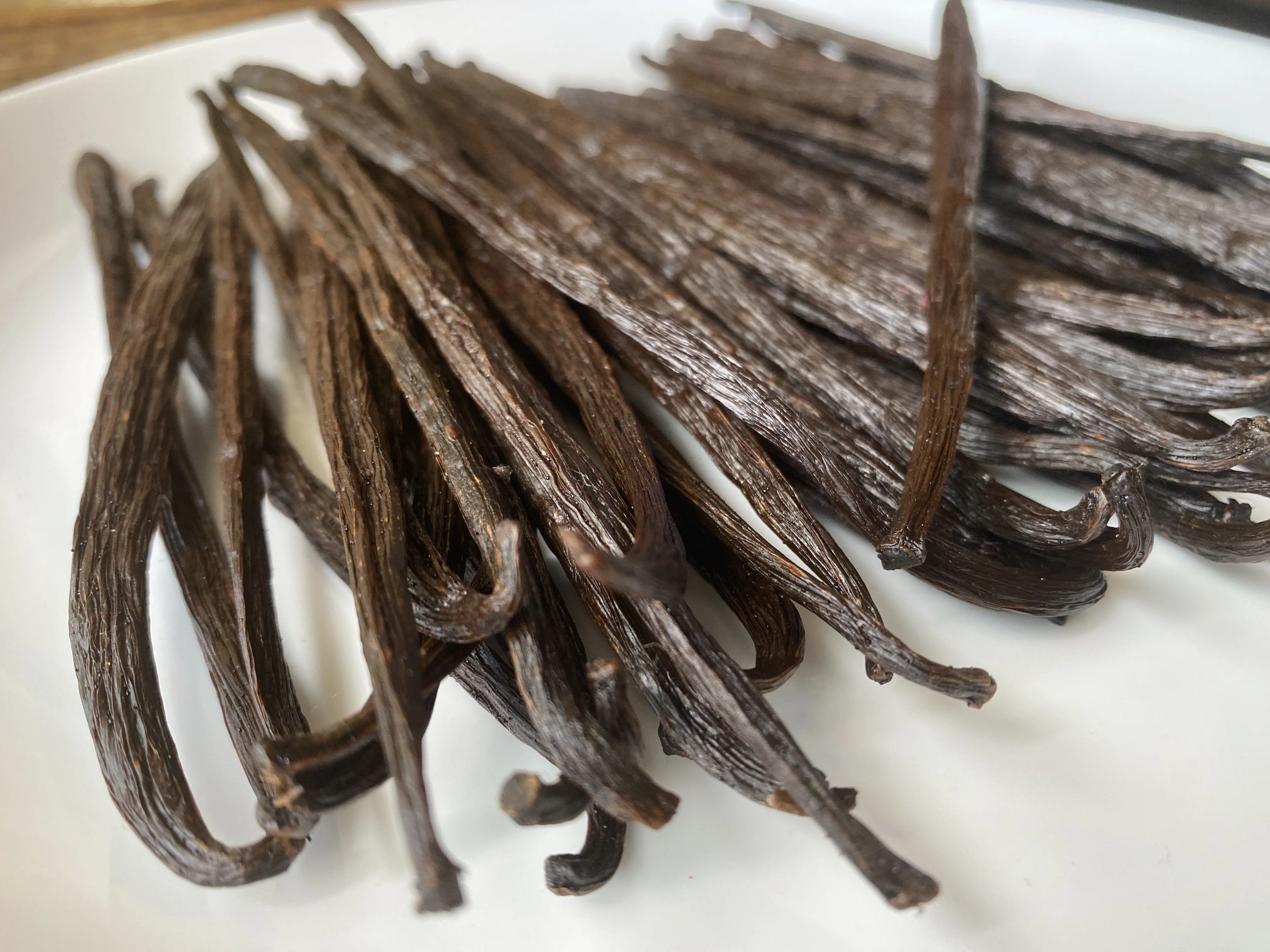 Grade a Organic Whole Vanilla Beans Fresh Sweet Taste Vanilla Pods for Extract and Baking Bulk Powder Packaging