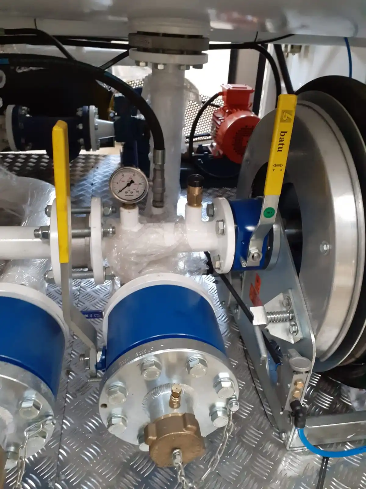 LPG SEMI TRAILER TRANSPORT TANK High Quality 25000L Fuel Tanker Truck 20M3 Engine Storage Camion Citerne