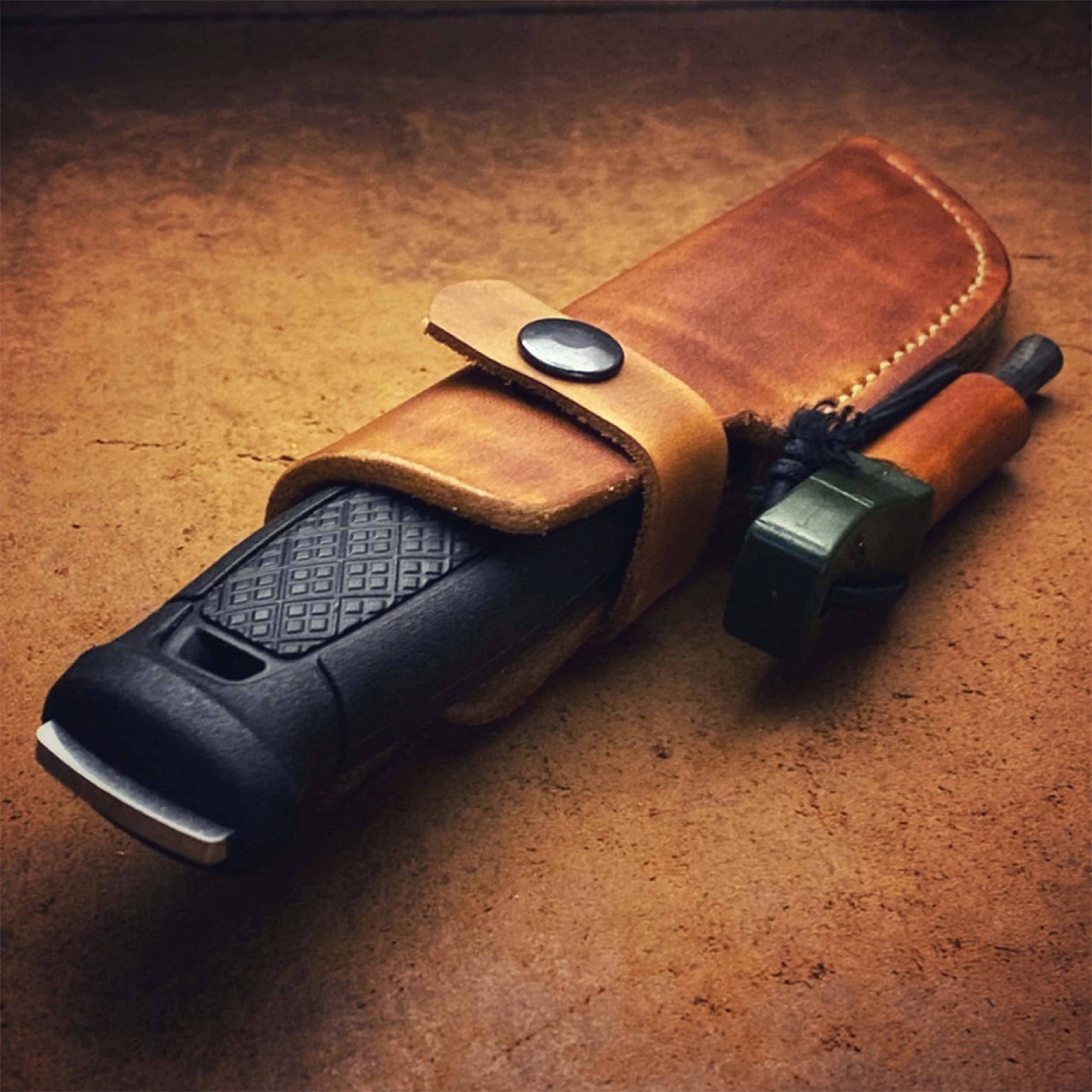 High Quality Hot Selling Factory Price Rich Grain Leather Sheath for Fixed Blade Knives Hunting Knife Folding Knives Industrial