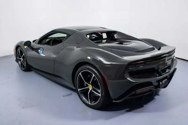 Быстрый Феррари 296 GTB 2dr Coupe гибридные портативные подержанные автомобили для продажи Темный интерьер BMW Mini Land Rover турбомотор