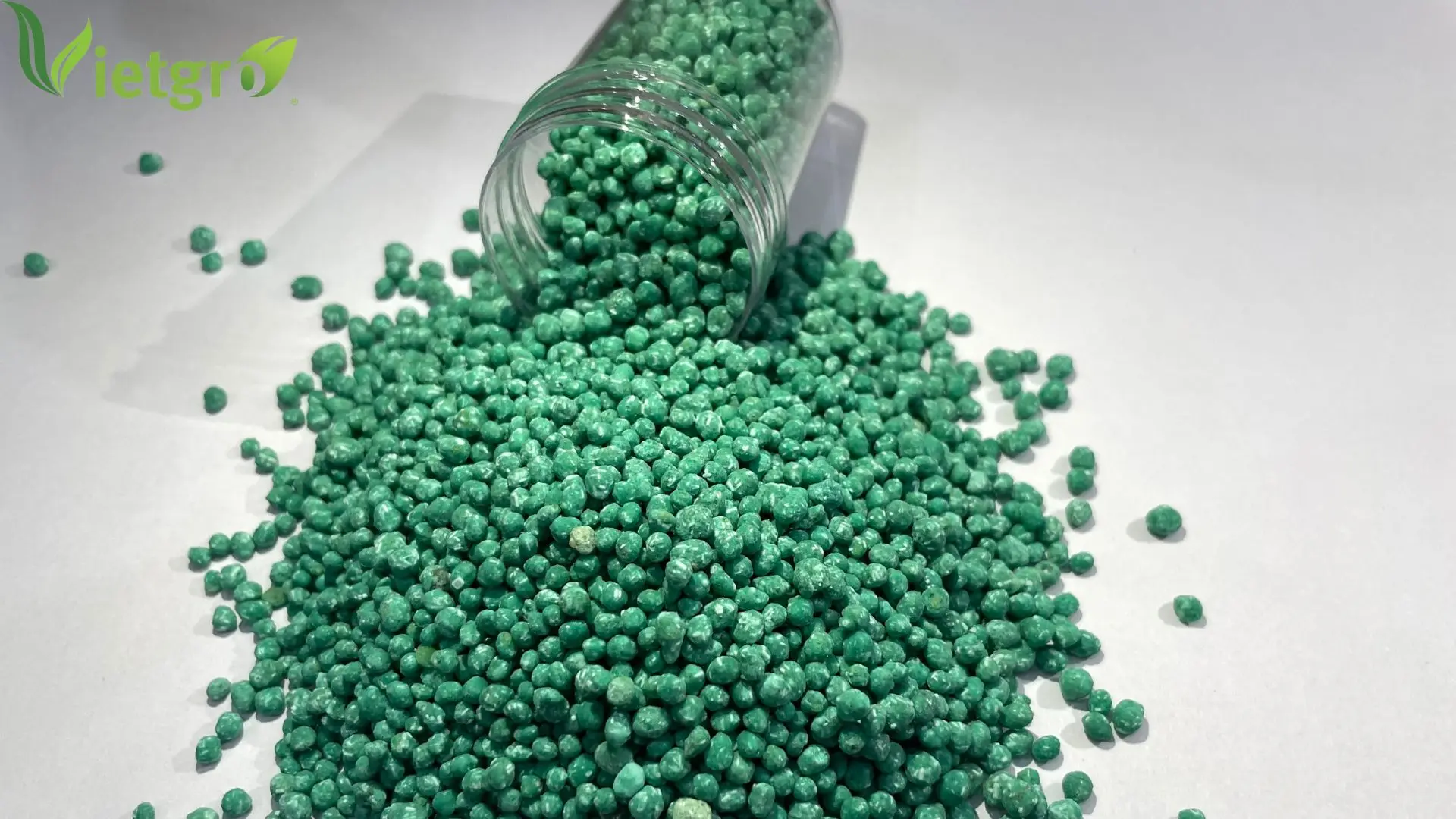 NPK 20-10-10 Compound fertilizer - Granular Fertilizer - Color: Green