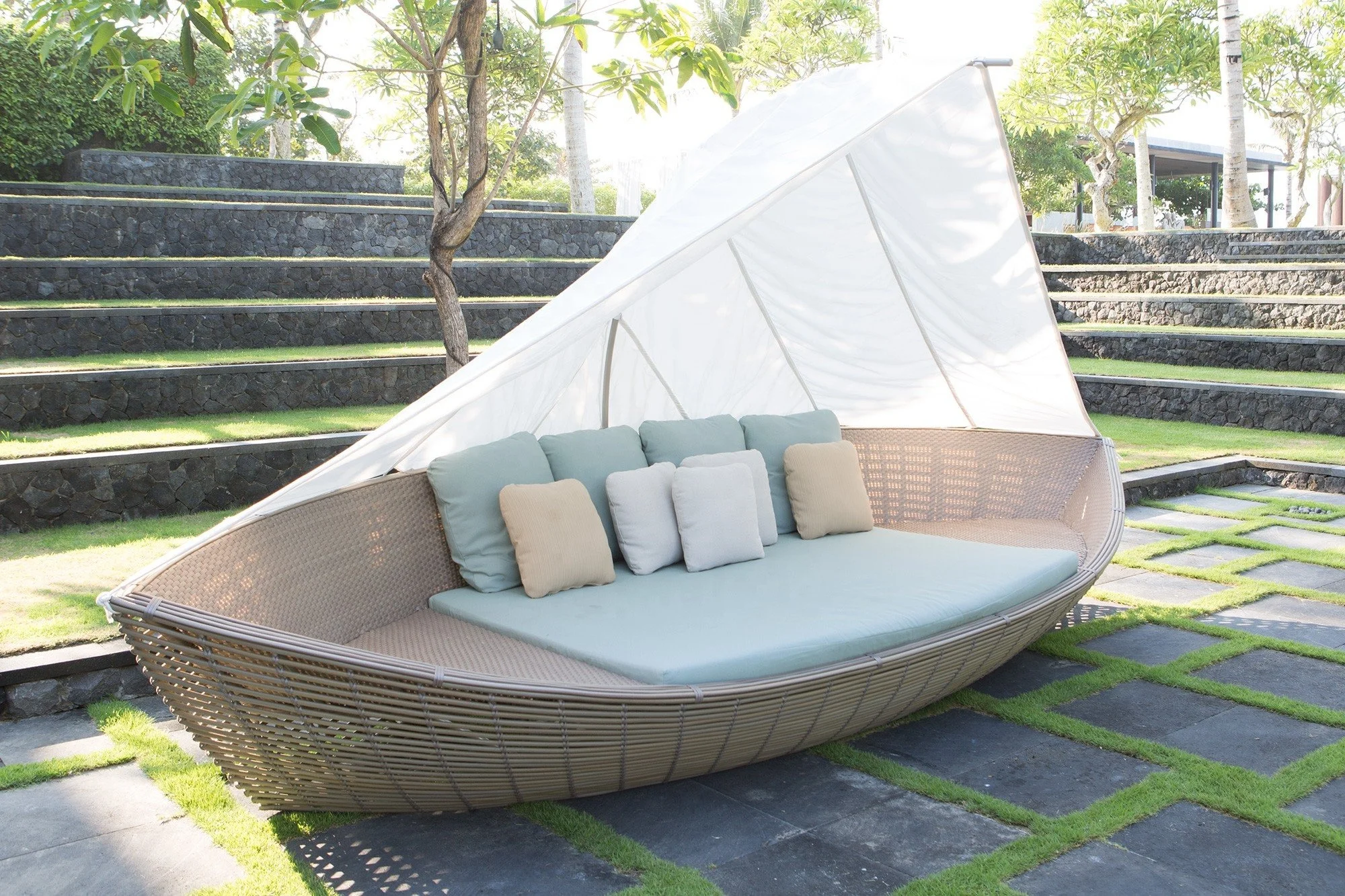 PRSF-057 Poly rattan heart shaped sofa outdoor seating sun lounger bed powder coated aluminum frame outdoor cushion