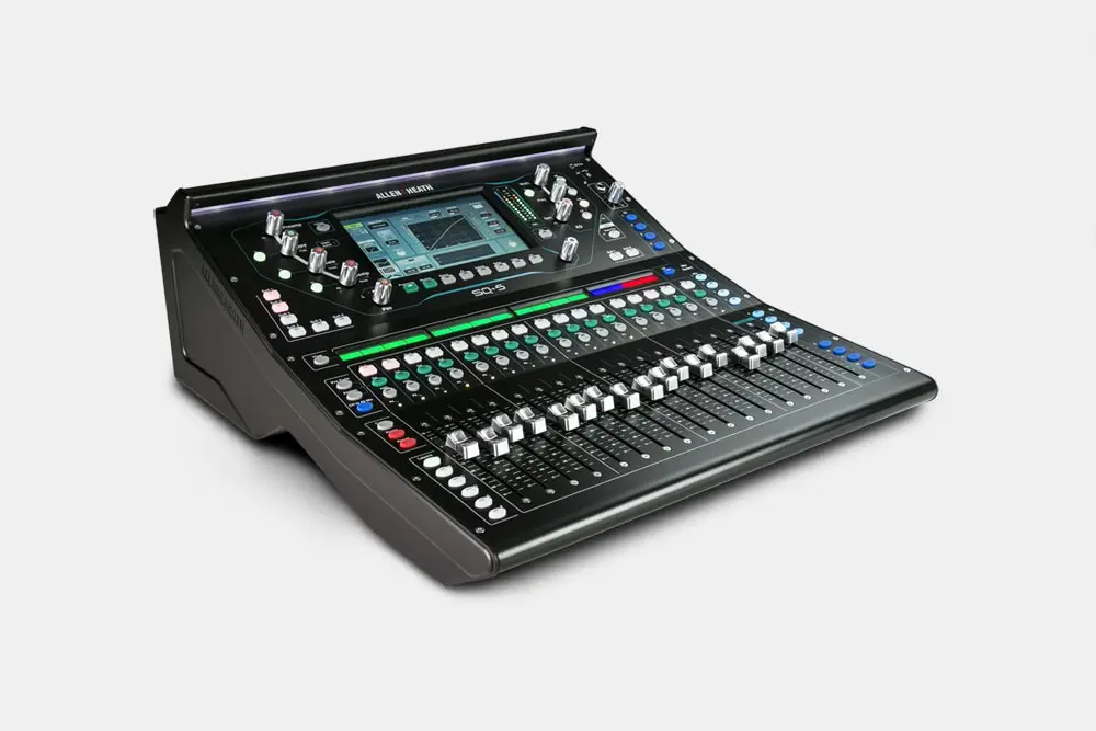 Alle  & nHeath SQ-7 48-channel Digital Mixer
