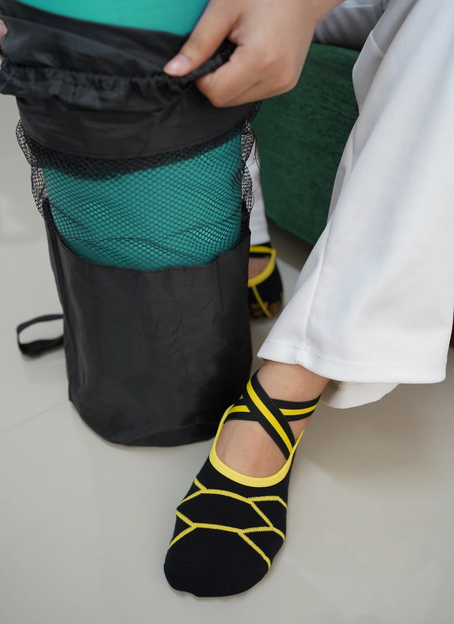 X-Cross Anti Slip Non Skid Barre Yoga Pilates Hospital Socks with grips for Adults Men Women