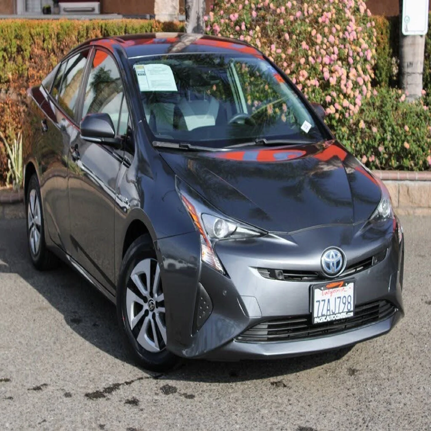 2017 Toyota Prius два FWD автоматический AWD с кожаными сиденьями темные Внутренние шины R16 панорамный люк на крыше алюминиевый багажник
