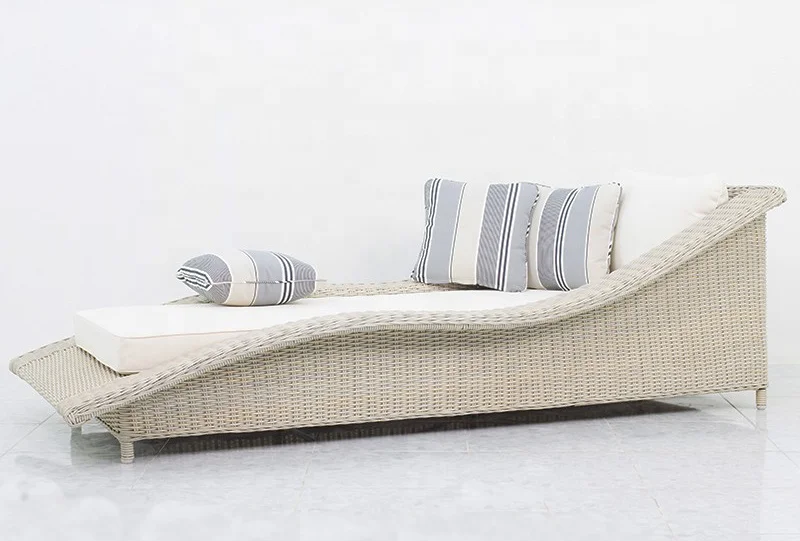 Modern Design Poly Rattan/Wicker Sunbed with Cushion PE Outdoor Patio Garden Leisure Seating Made in Vietnam