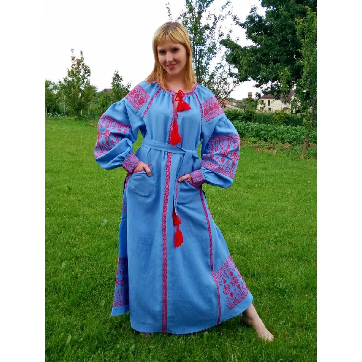 Женское длинное платье миди макси с вышивкой в украинском стиле и золотистой серебряной нитью по оптовым ценам