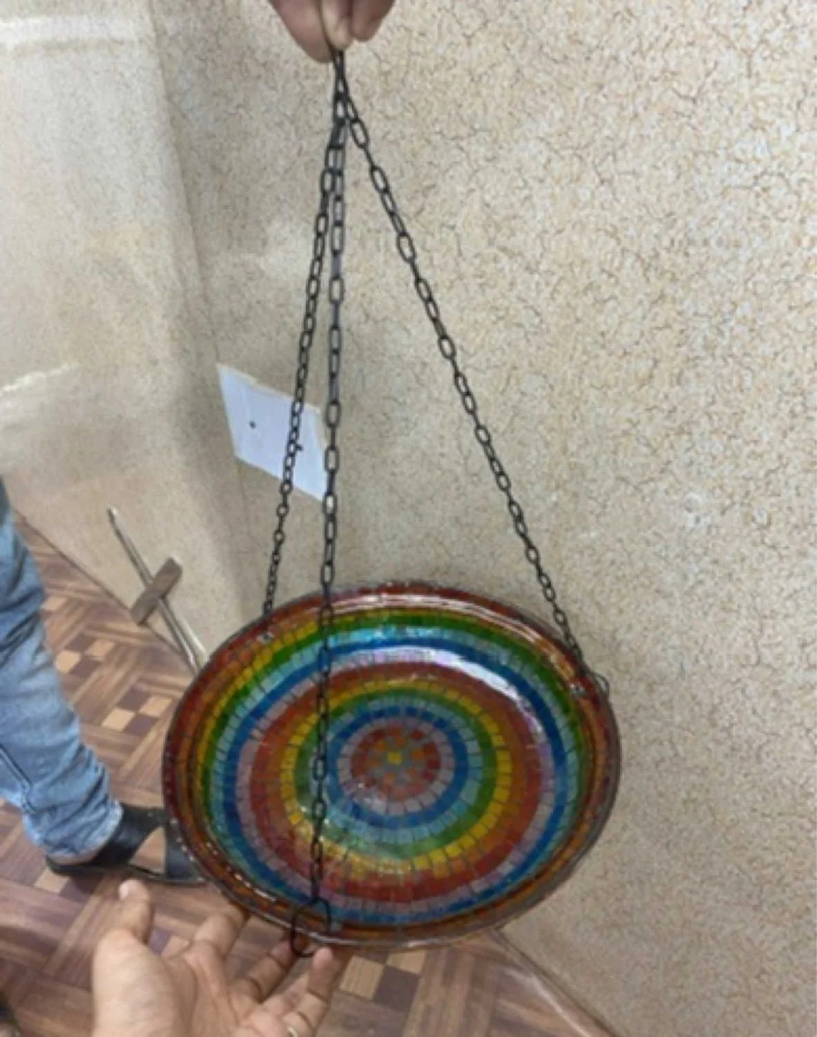 Exclusive Quality Round Shape Wall Mounted Solid Iron Bird Bath with heart shape rod hanger for Home and Garden Decoration