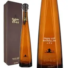 Золотая бутылка для текилы Don Julio 1942 оптом