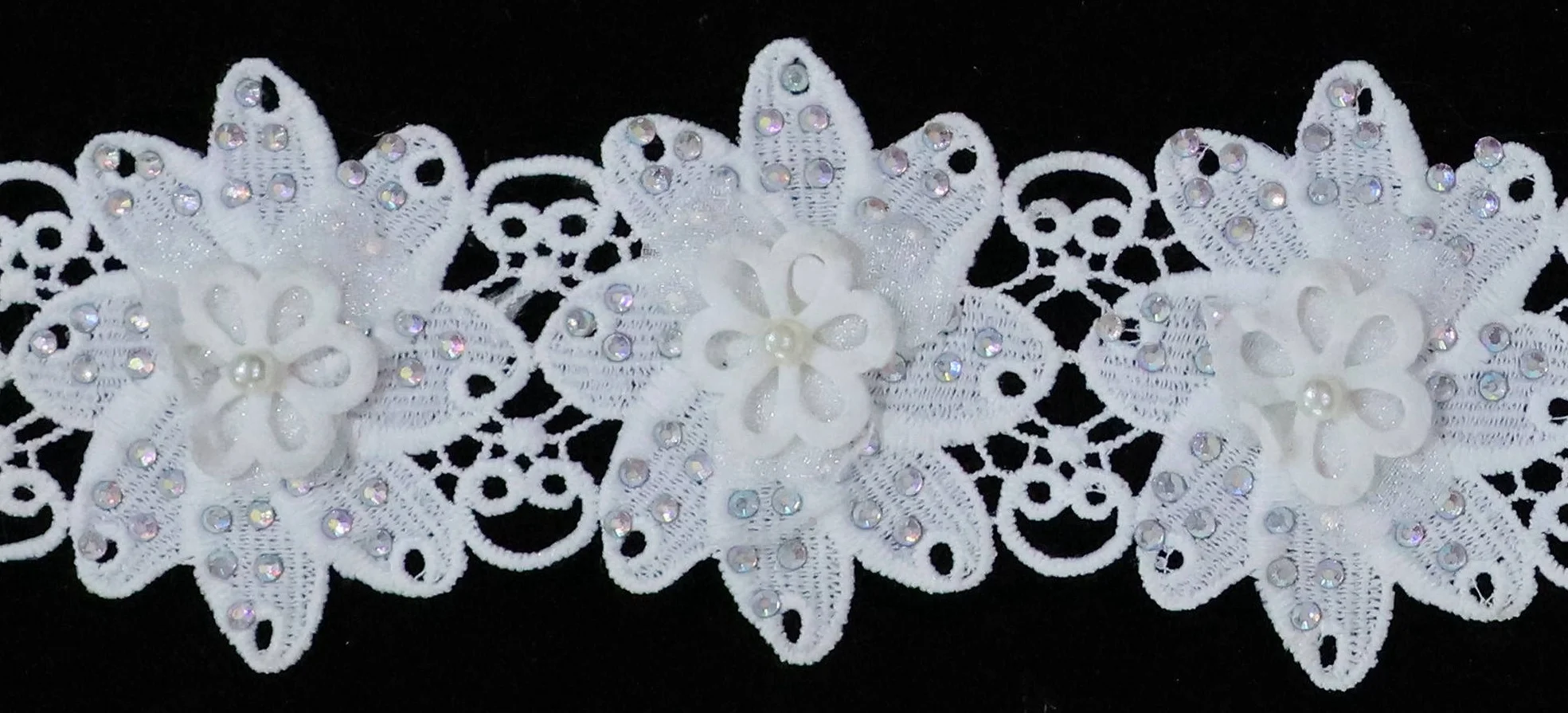 Ribete de diamantes wholesale shiny rhinestones 3d flower lace trim bridal white sequin nylon lace trim for lingerie decoration