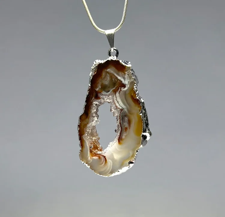 Best Quality Hot Sale Natural  Natural Stone Black Titanium Crystal Agate Cooler Pendants Necklace Gift