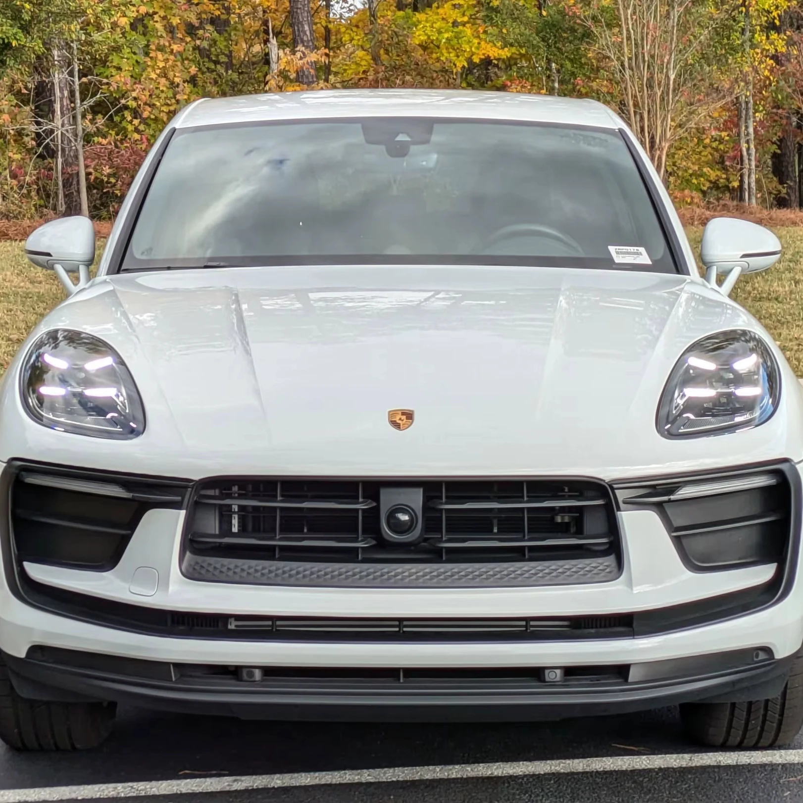 Used 2024 Pors_che Macan White