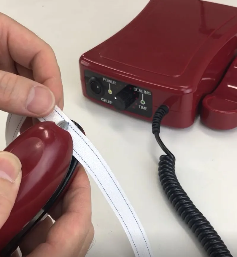 Easy to use Ironer guide tape ultrasonic welder QP-01for polyester tape.