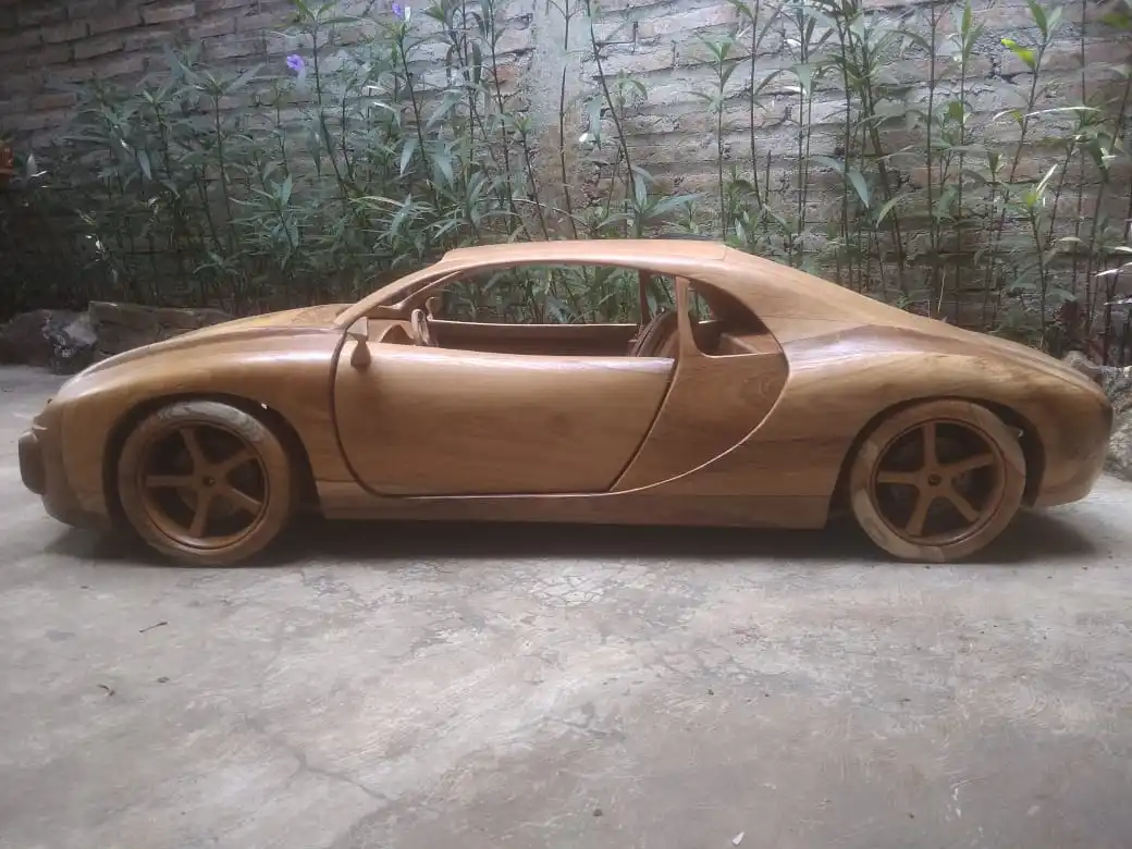 Eco Friendly Лидер продаж Новое поступление оригинальный 100% из тикового дерева Современная Классическая модель спортивного автомобиля среднего оригинального размера