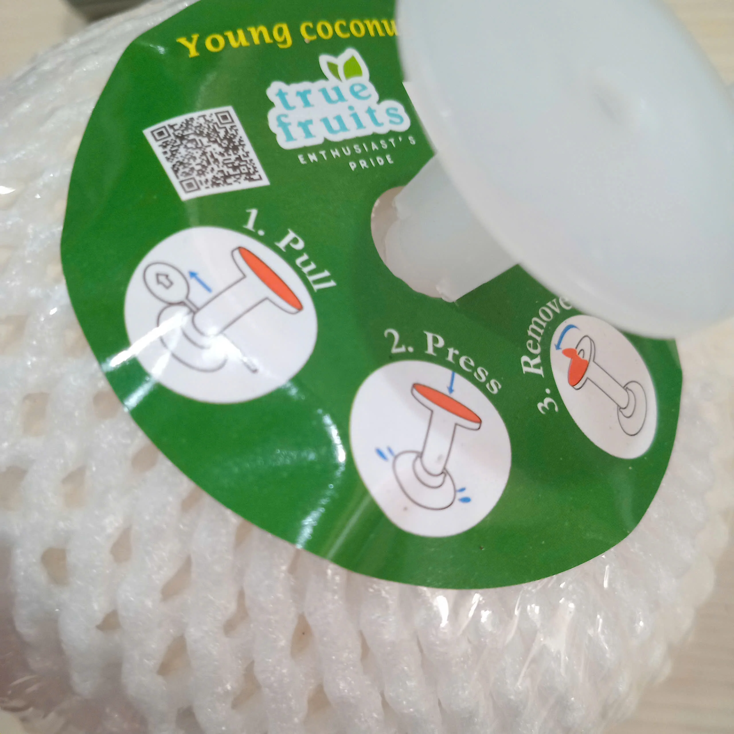 Ready-to-Drink Fresh Young Coconuts From Vietnam Easy-Open Press Tropical Refreshment