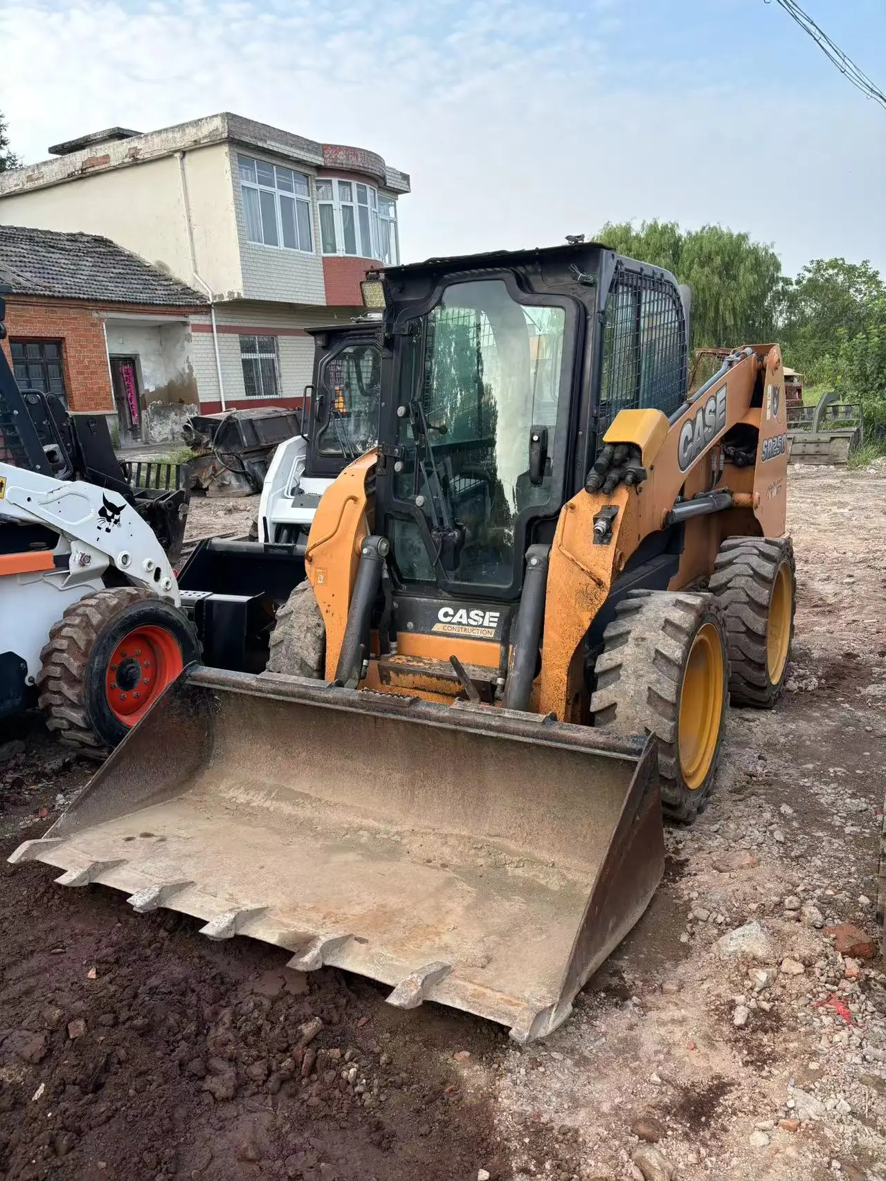 Second Hand SR250 Backhoe Loader Mini Front Loader with Core Motor and Pump Components for Tractor Used CASE backhoe loader