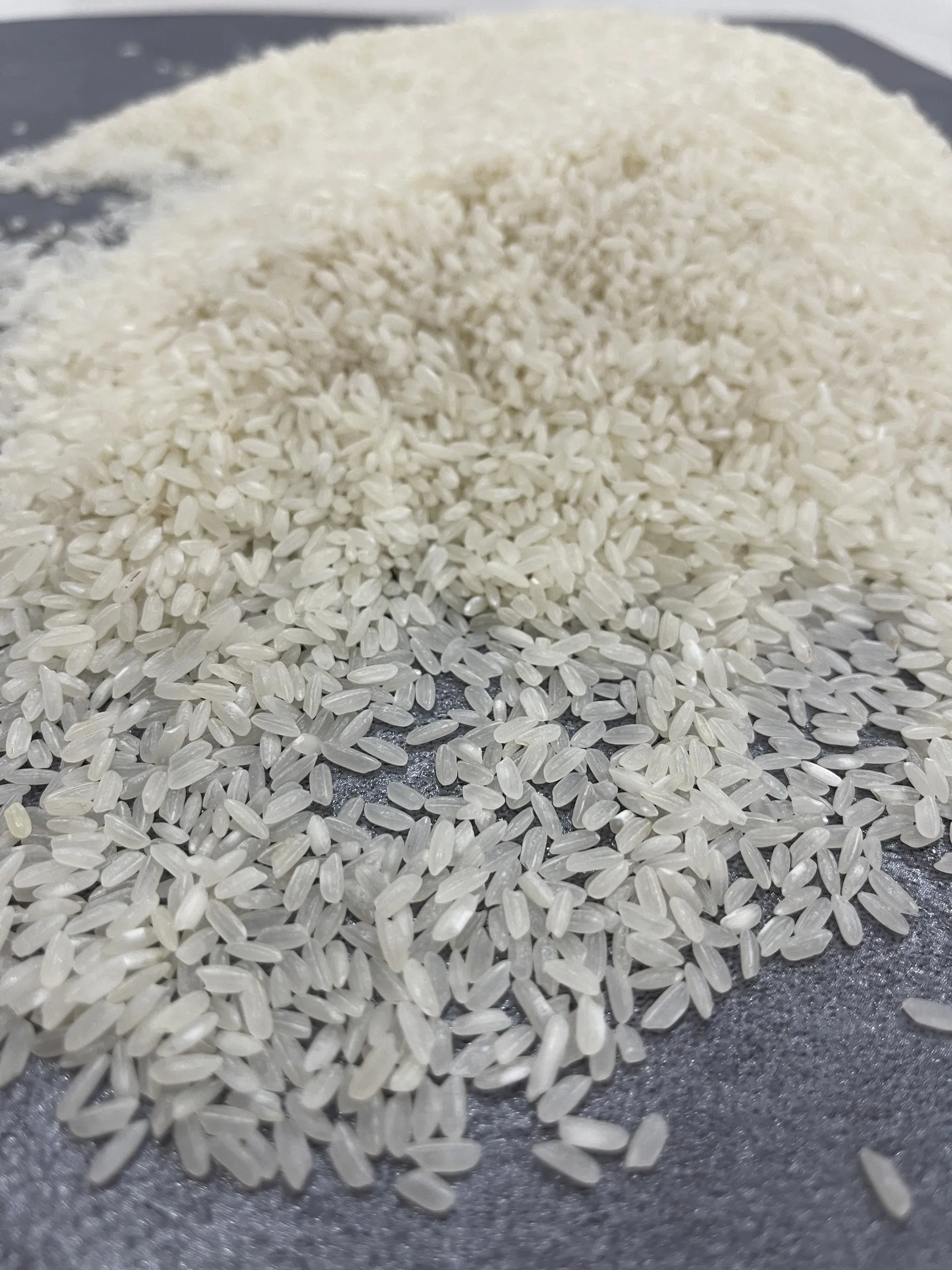 AGRICULTURE WHOLESALE GLUTEN FREE TASTY HIGH QUALITY VIETNAMESE RICE 24 MONTHS CALROSE MEDIUM RICE IN OEM PACKAGE STORAGE