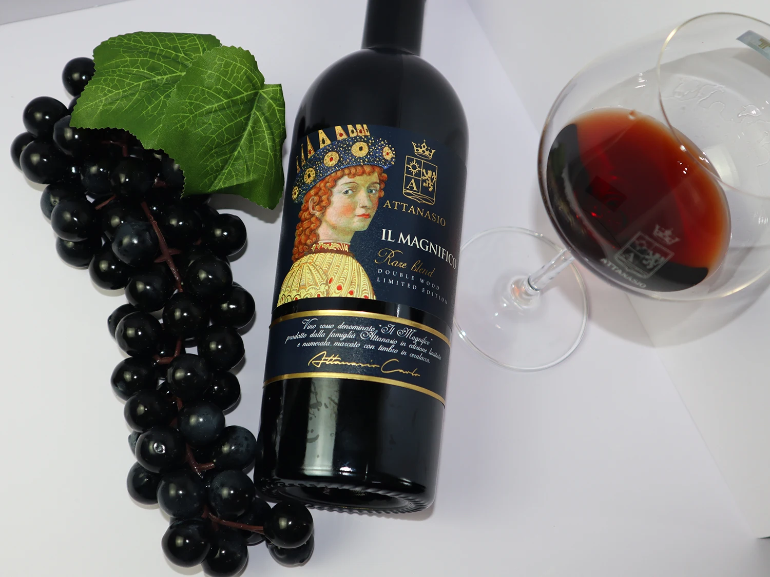 Вкус напитков, вкусные ароматы, черные вишни, сухая столовая установка, итальянский Attanasio Il magniтрение, ограниченное издание, вино из Италии
