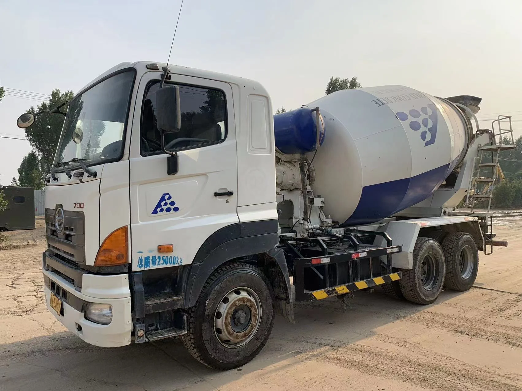 Japanese hino used 700 concrete mixer truck, 6x4 cement mixer truck