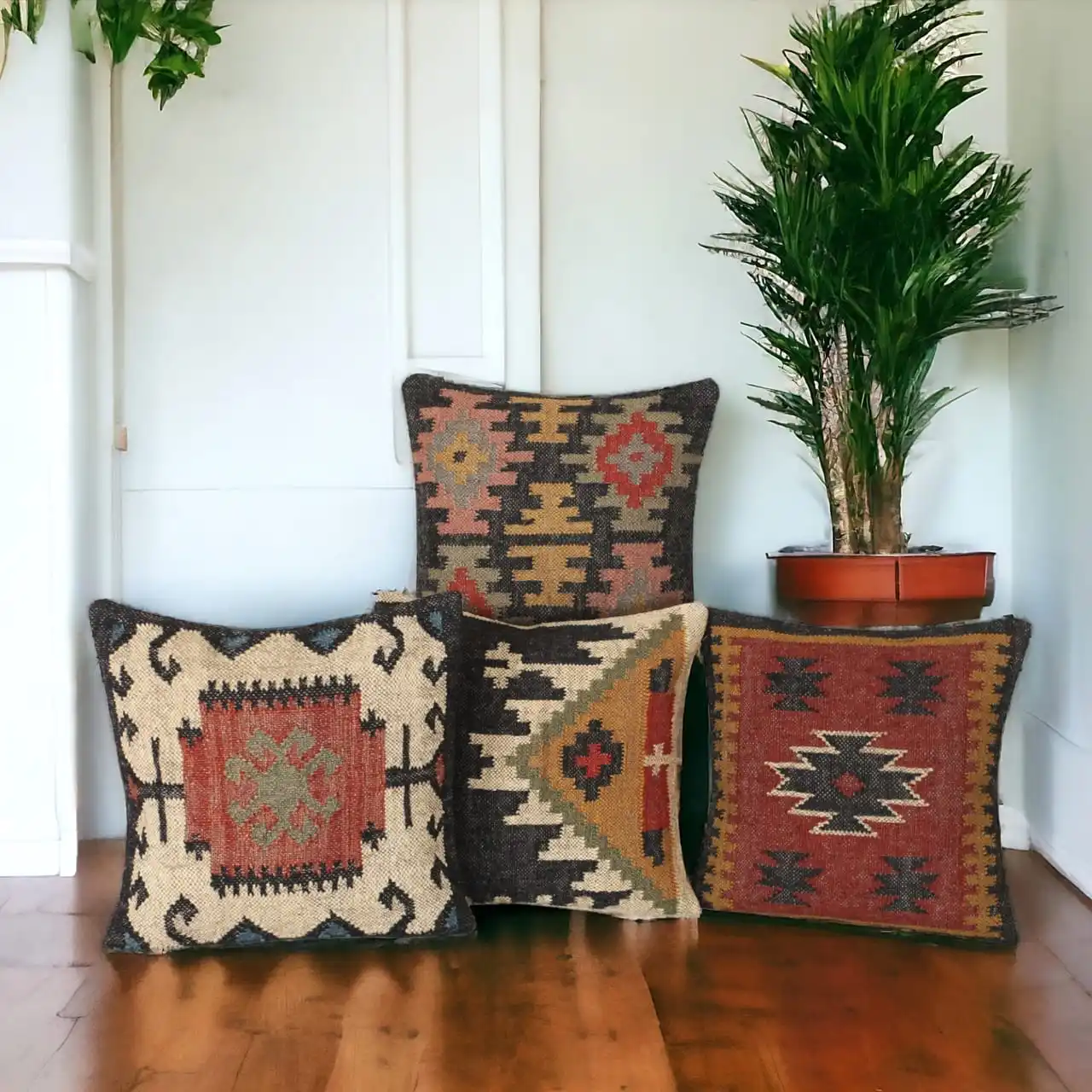 Super Premium Quality Cushion Set with Geometric Pattern and Multi Colored and Designed Cushion Set For Sale