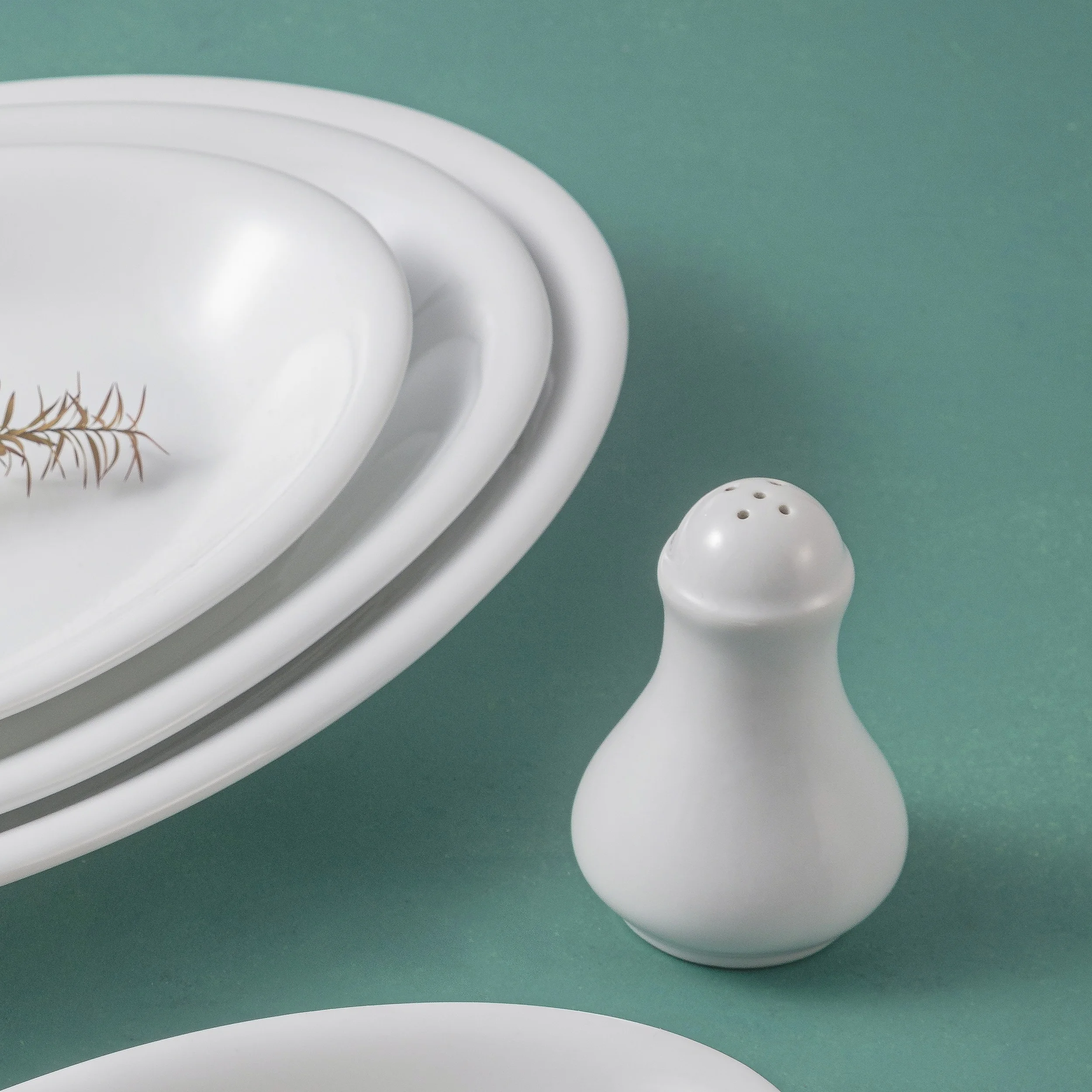 OEM 12'  High quality white porcelain plain oval smooth dinner plate for hotel restaurants wholesale porcelain manufacture