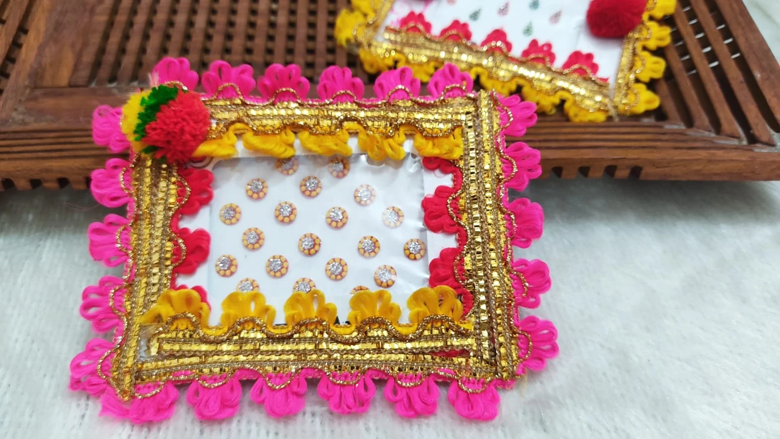 Красочные женские Bindi оптовая продажа индийские для девочек Женские аксессуары круглые красочные украшения лица Bindis индийский свадебный подарок