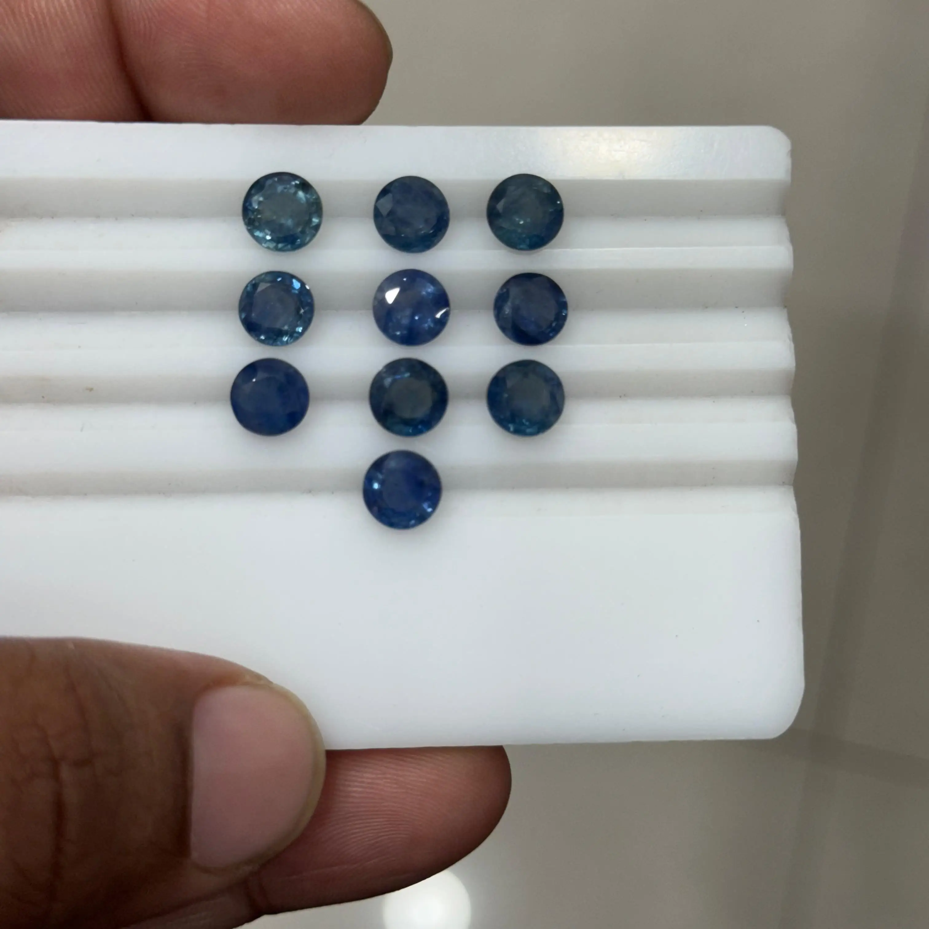 Average Quality Natural Blue Sapphire Round Calibrated Gemstones Brilliant Round Cut Natural Bangkok Sapphires