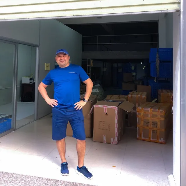 Consolidation of goods in a warehouse in Guangzhou