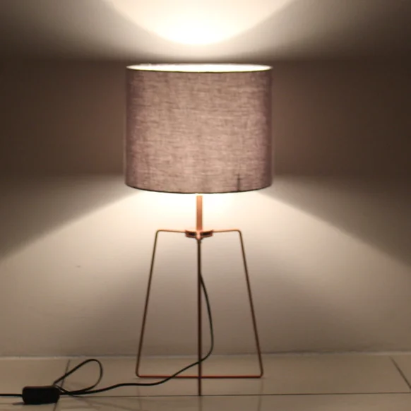 Высококачественная металлическая Золотая декоративная модная настольная лампа для домашнего декора по стилю