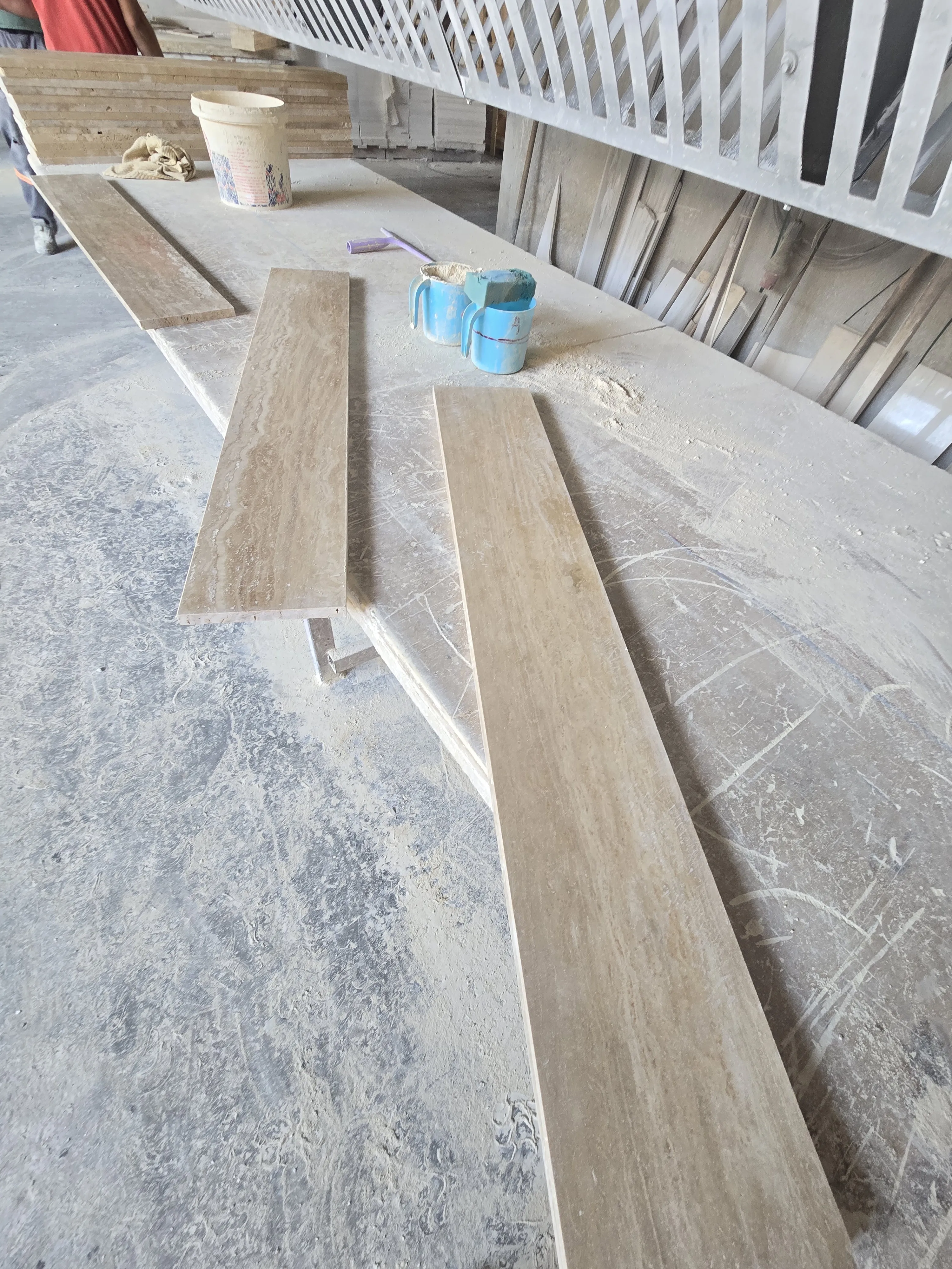2024 Custom Sizes Indoor Floorings Natural Vein Cut Travertine Classic Light Tiles Filled Brushed Marble for Bathroom Turkey