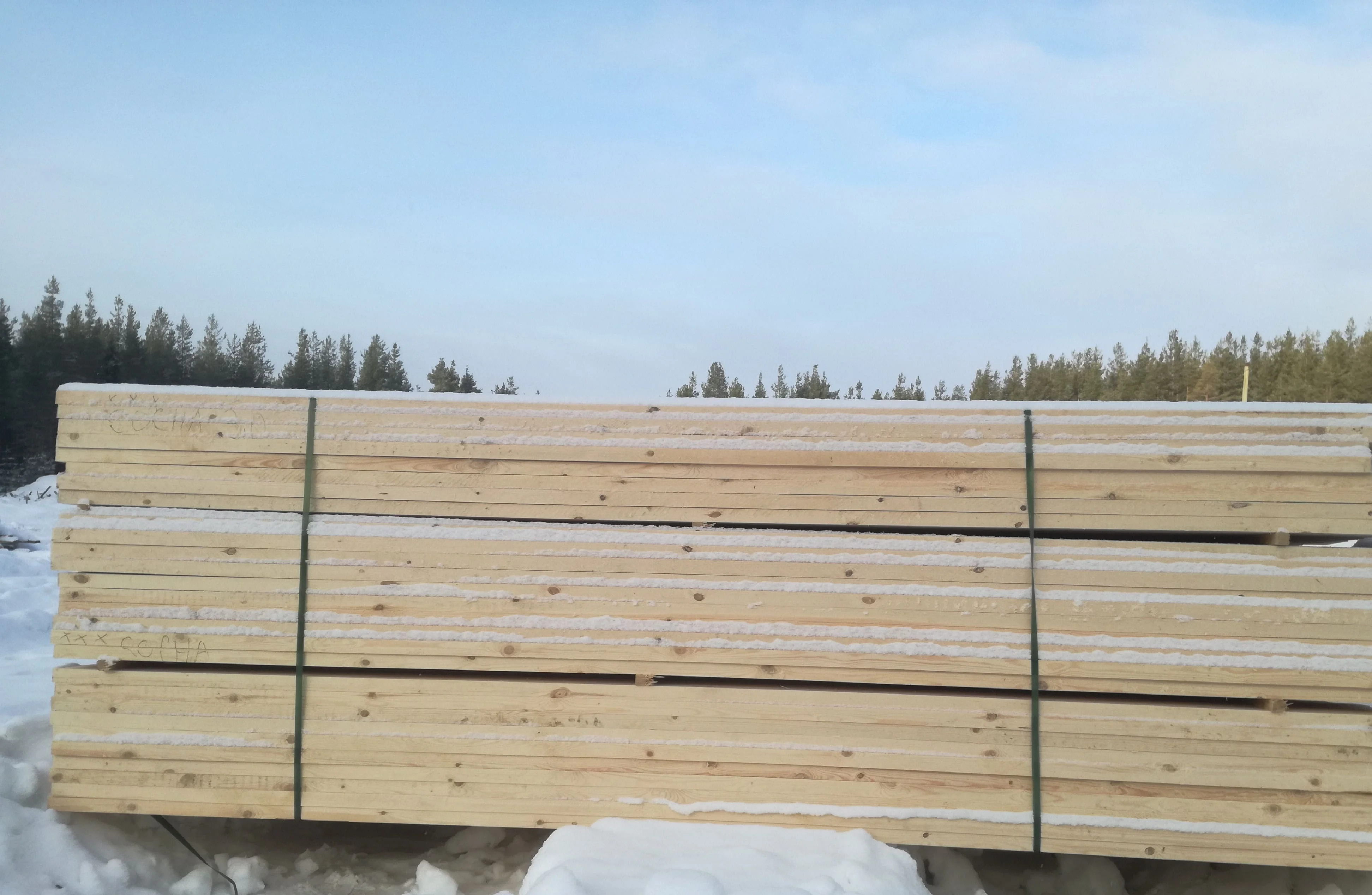 Wholesale Pine Edged Wooden Board Timber Lumber Solid Board Wooden Planks For Construction Industrial Wood