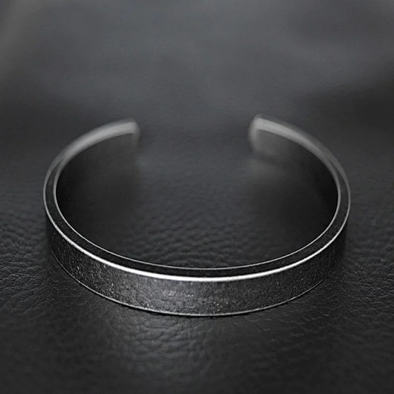 Stainless Steel Mens Silver Cuff Bracelets Dark Silver Metal Bracelet For Beautiful Lovers