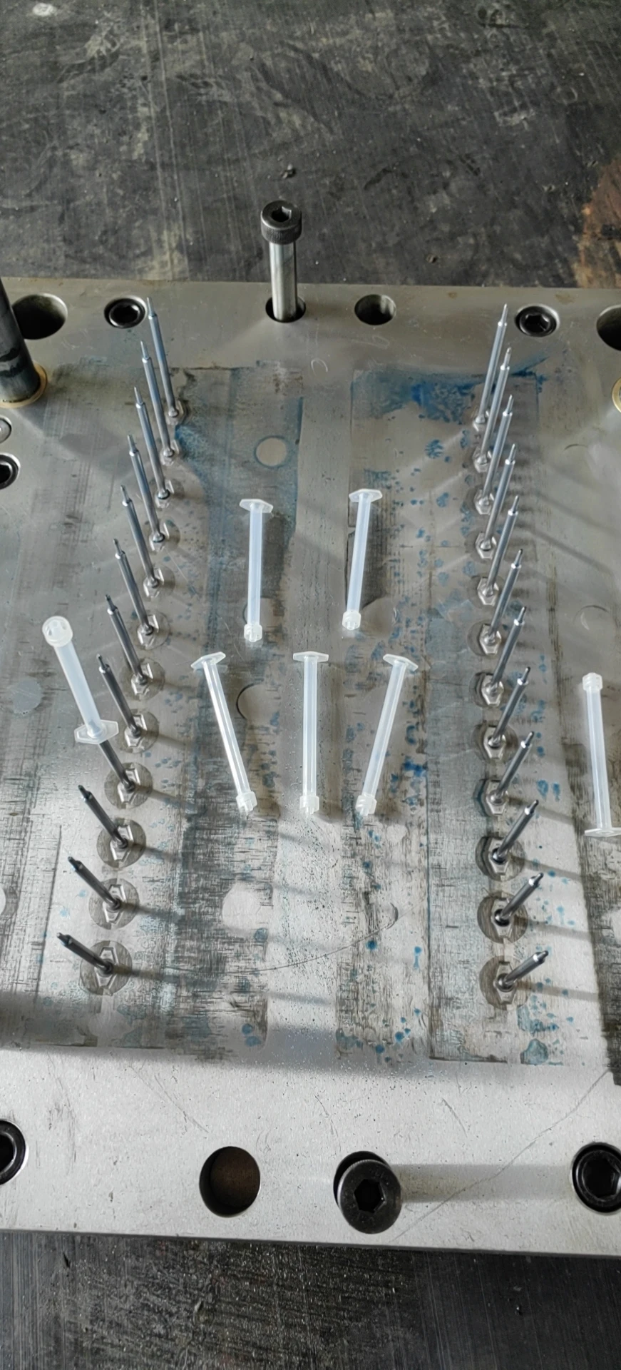 2022 New Multi Cavity Plastic Syringe Injection Mold Disposable 3ml Injector Tube Syringe Injection Molding Machine