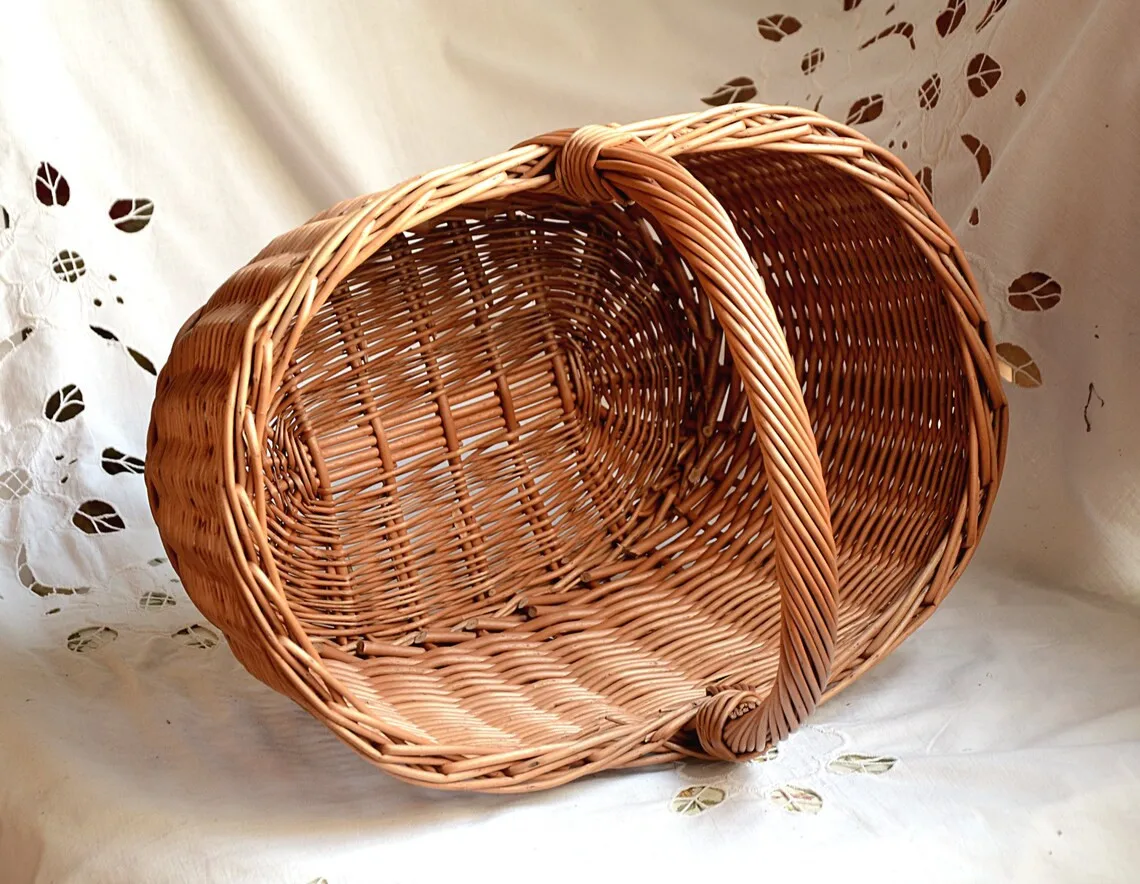 Handwoven Rattan Picnic Basket Sustainable from Vietnam for Neatening/Storage Hot Design