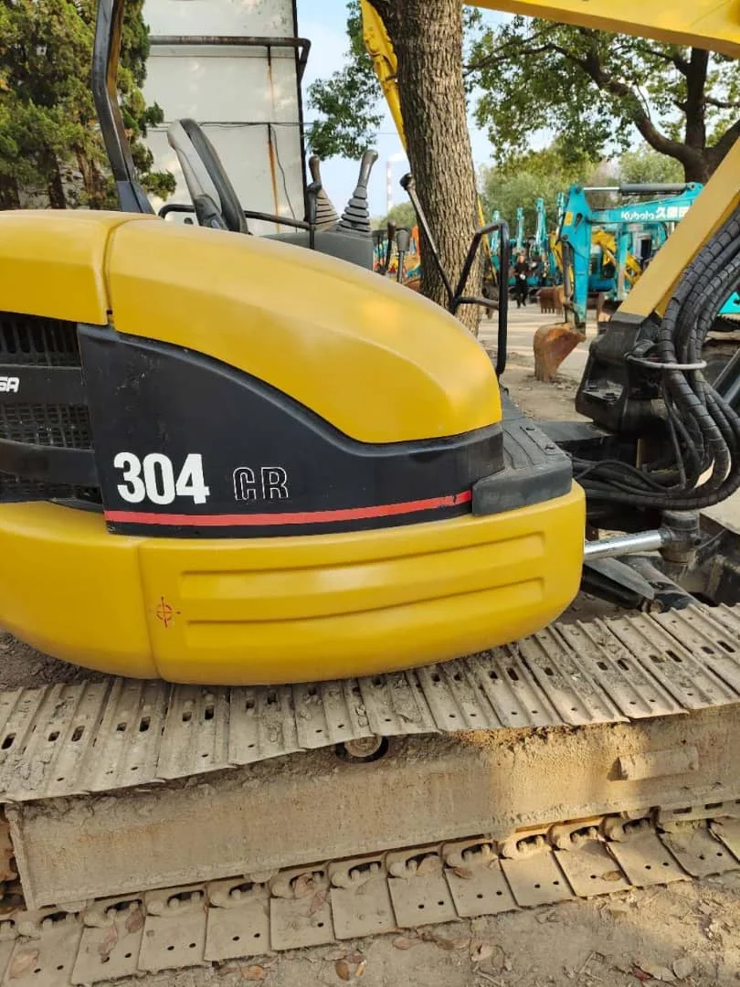 Mini Machines Micro Excavator Digger for Sale At A Low Second Hand Used Price Japanese Made Caterpillar Carter Cat304