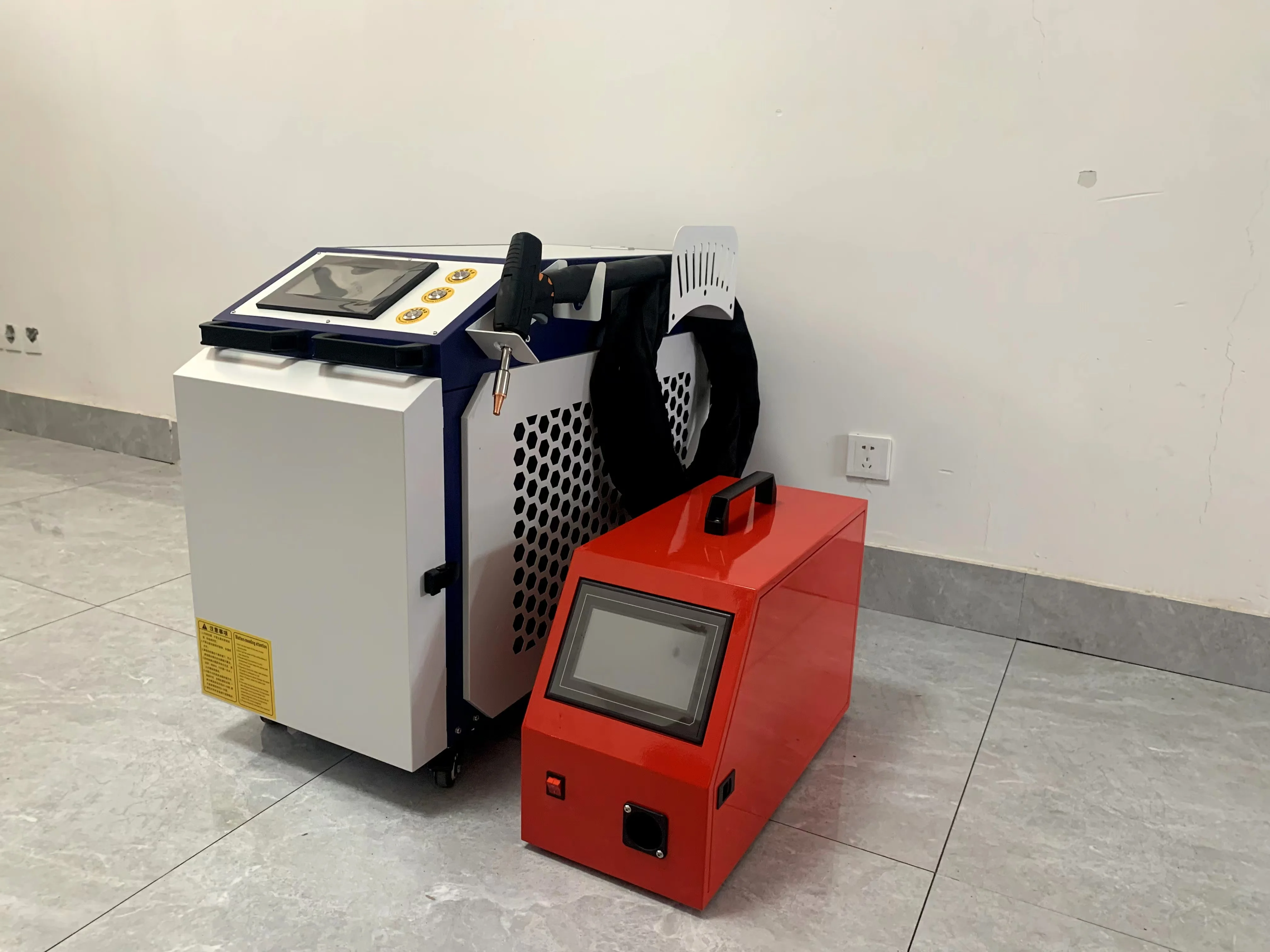 handheld laser welding machine for metal and pipe welding rust removal cutting fiber laser welding laser  Soldering machine