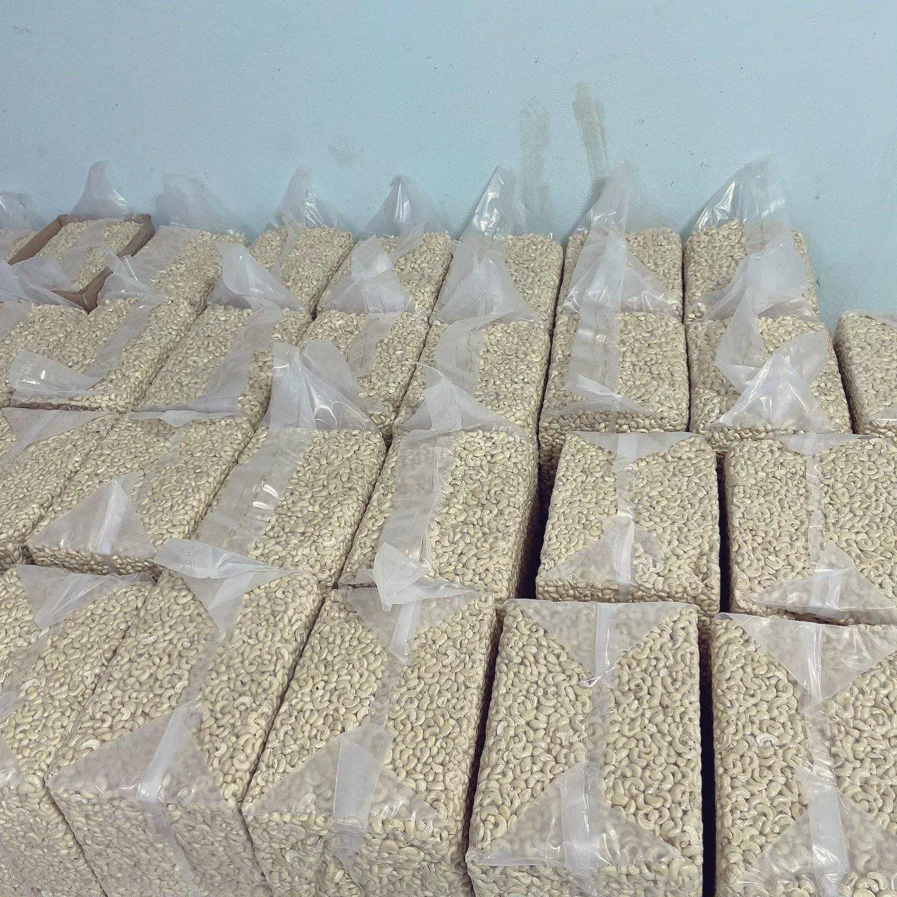 High-Quality Vietnamese Cashew Nuts - Wholesale Supply for Global Markets