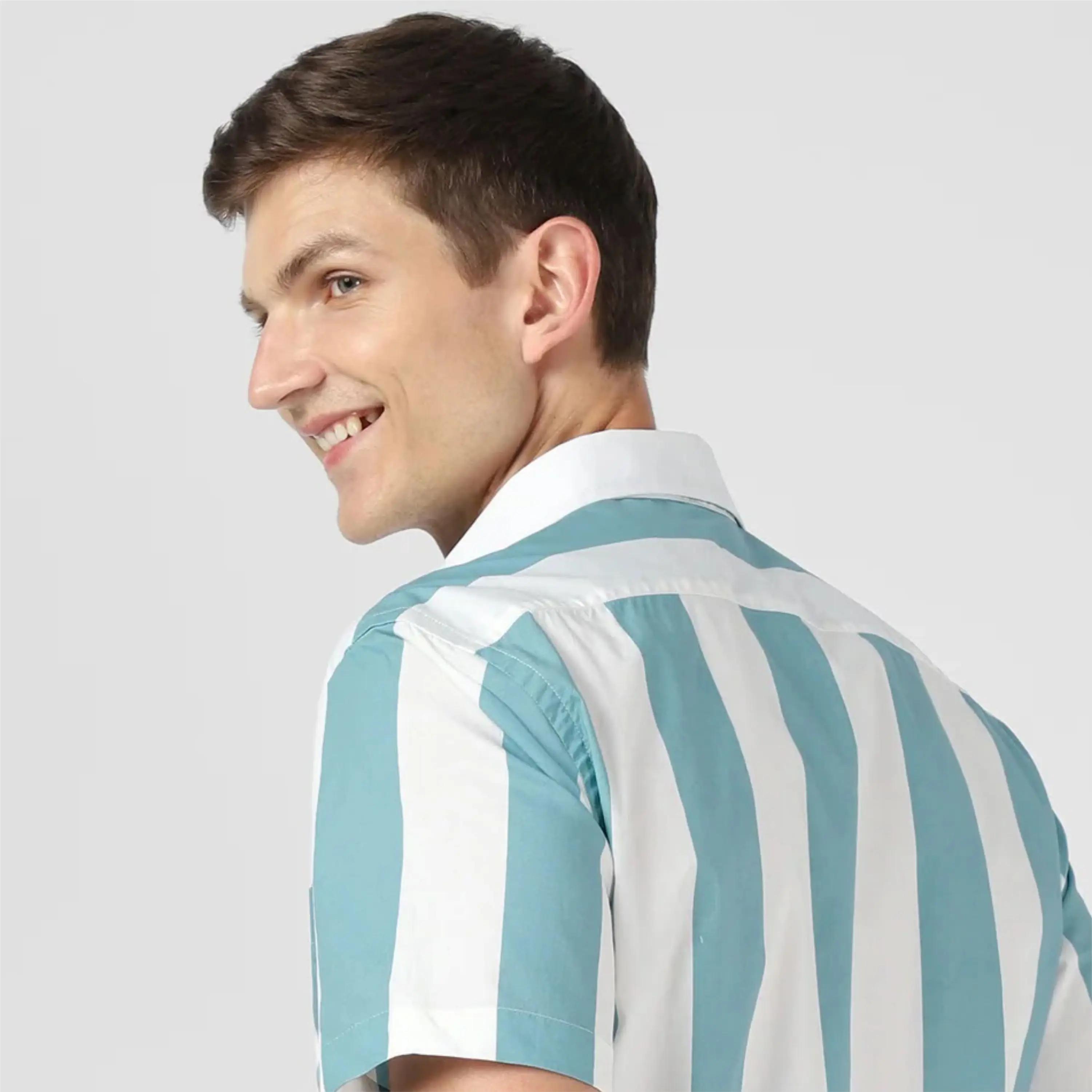 Stylish Hawaiian Floral Beach Shirt for Men - Quick-Drying Fabric, Ideal for Poolside Events and Tropical Getaways