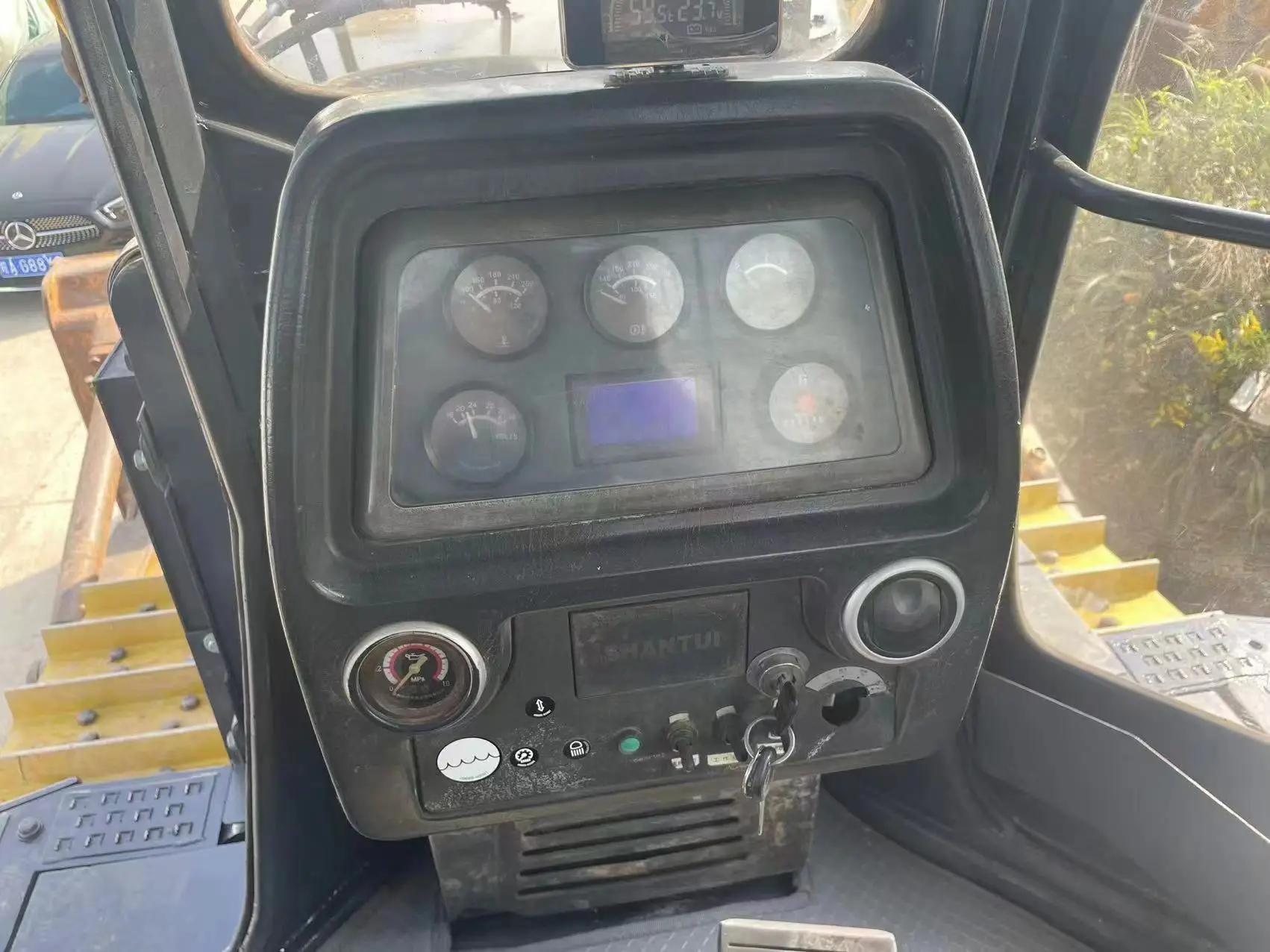 Used track-type tractor SHANTUI SD32 China famous brand Shantui bulldozer with good performance with big dozer blade  capacity